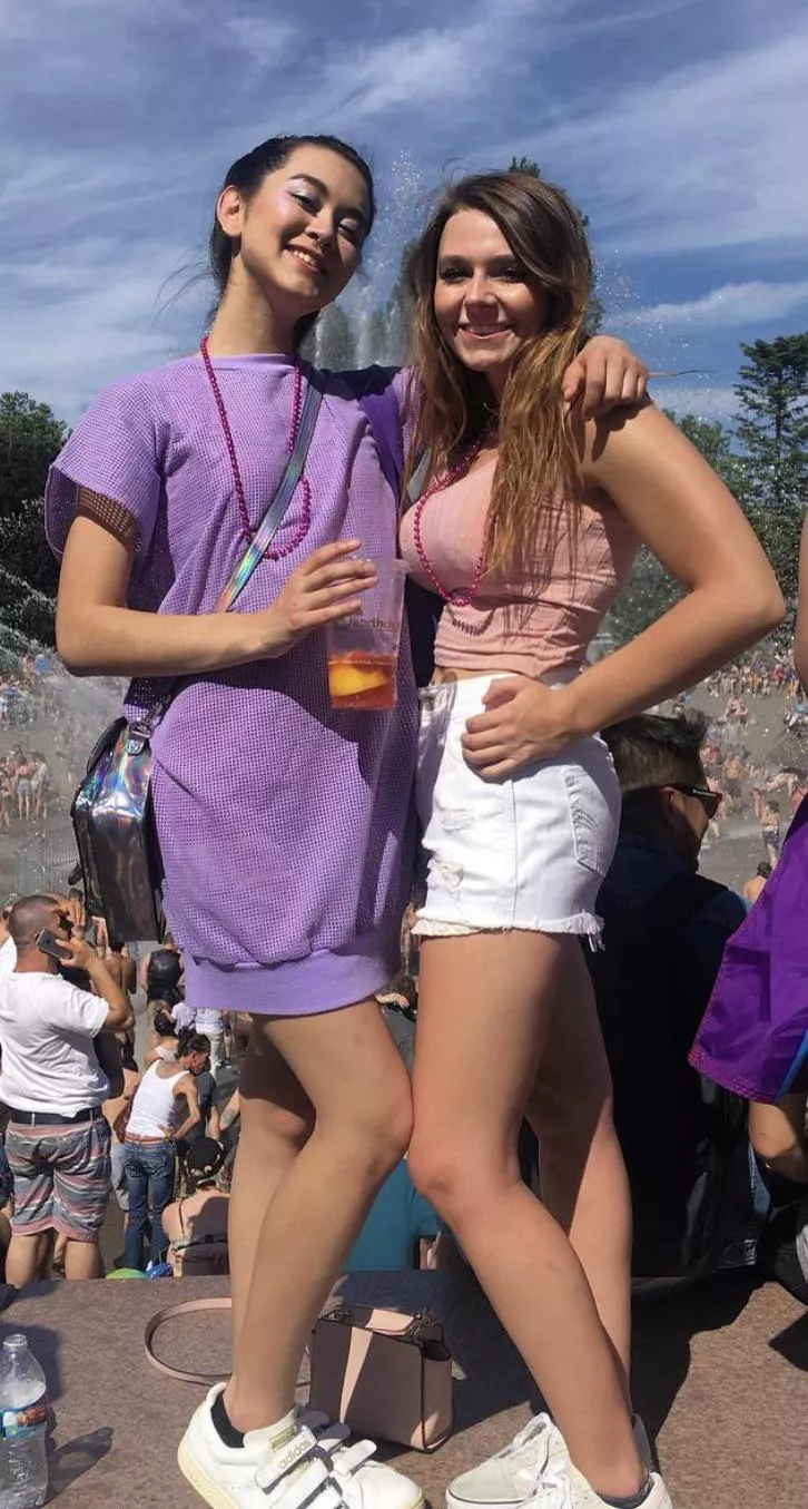 Which would you fuck? Dm for more pics of either of them [2]