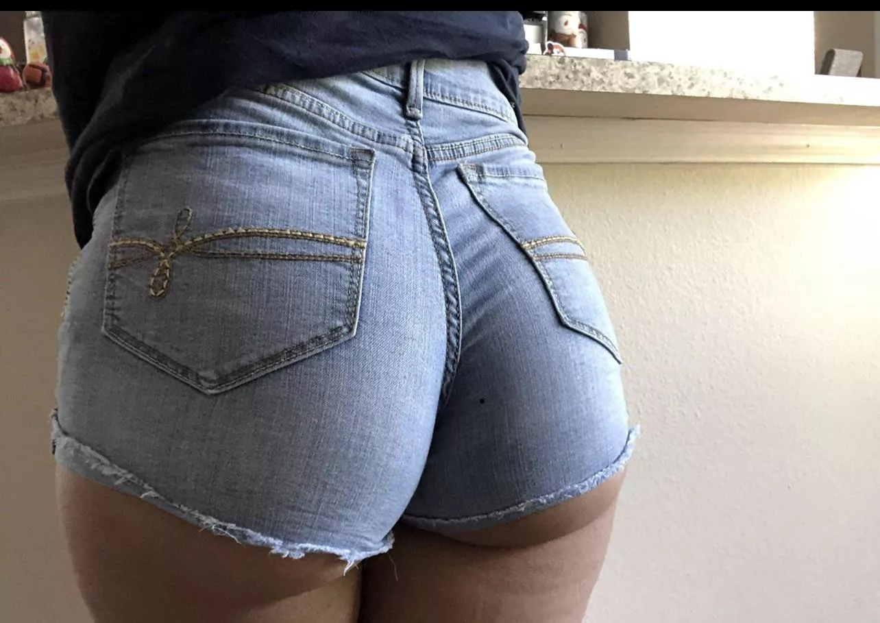 Who doesn’t like a nice pair of jean shorts?