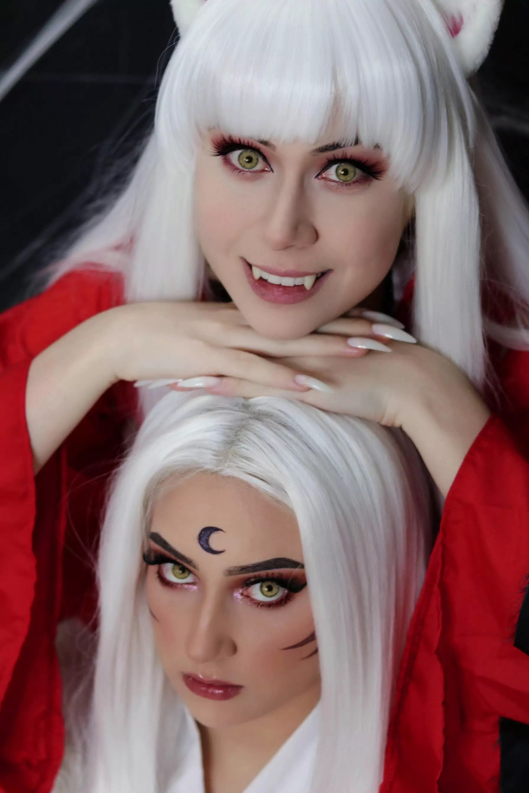 Who doesn’t love a little bit of sibling rivalry? Inuyasha and Sesshōmaru from Inuyasha (@cassper_cosplay)