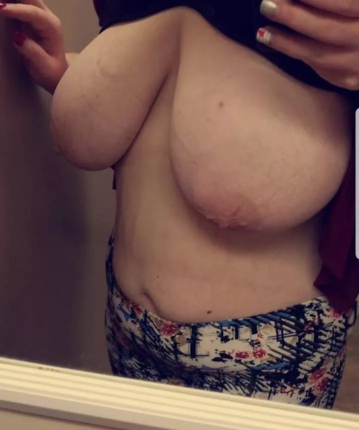 Who doesn't love sneaking a titty pic in at work.?