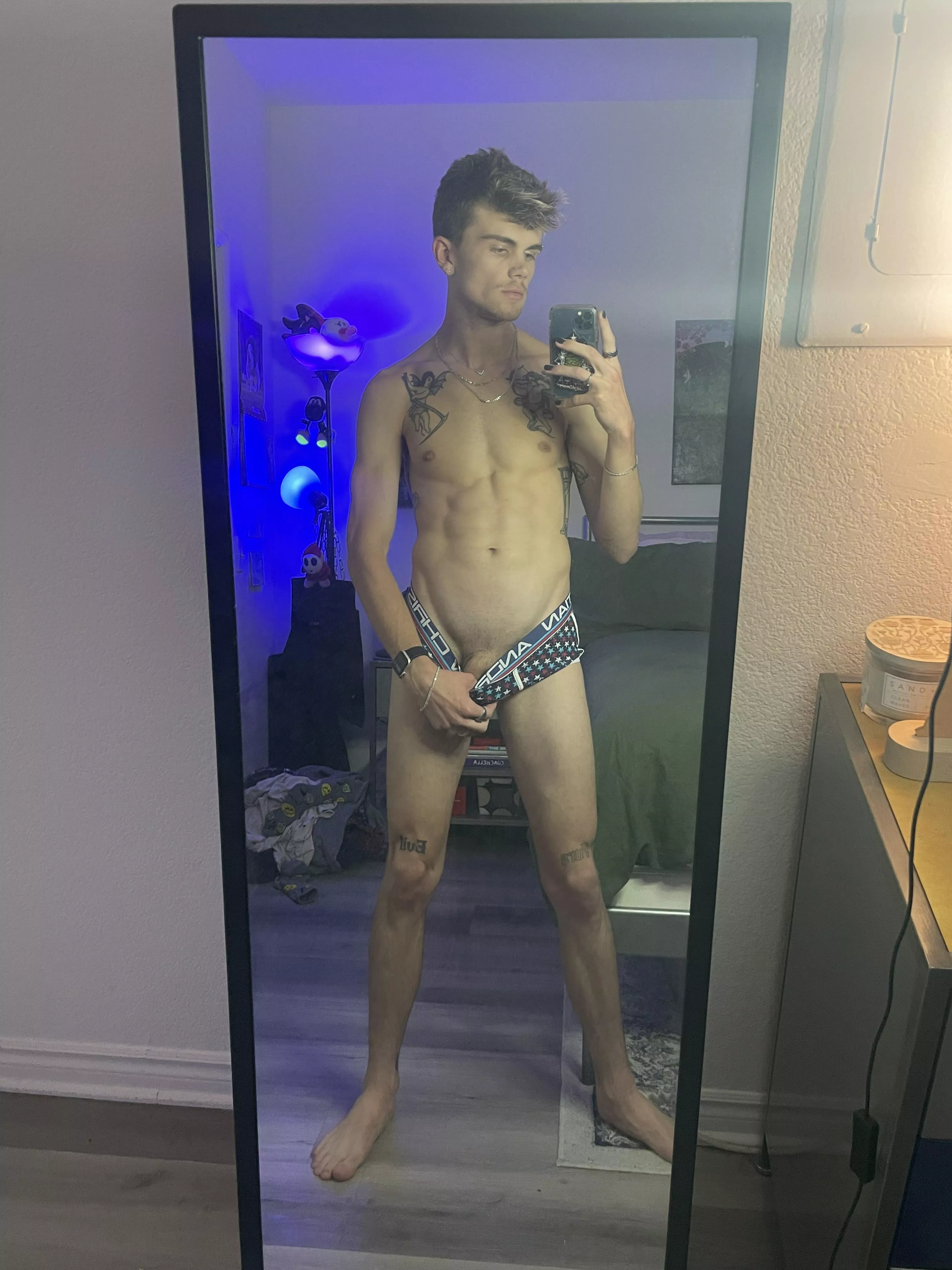 Who else thinks jocks look better when they’re off?