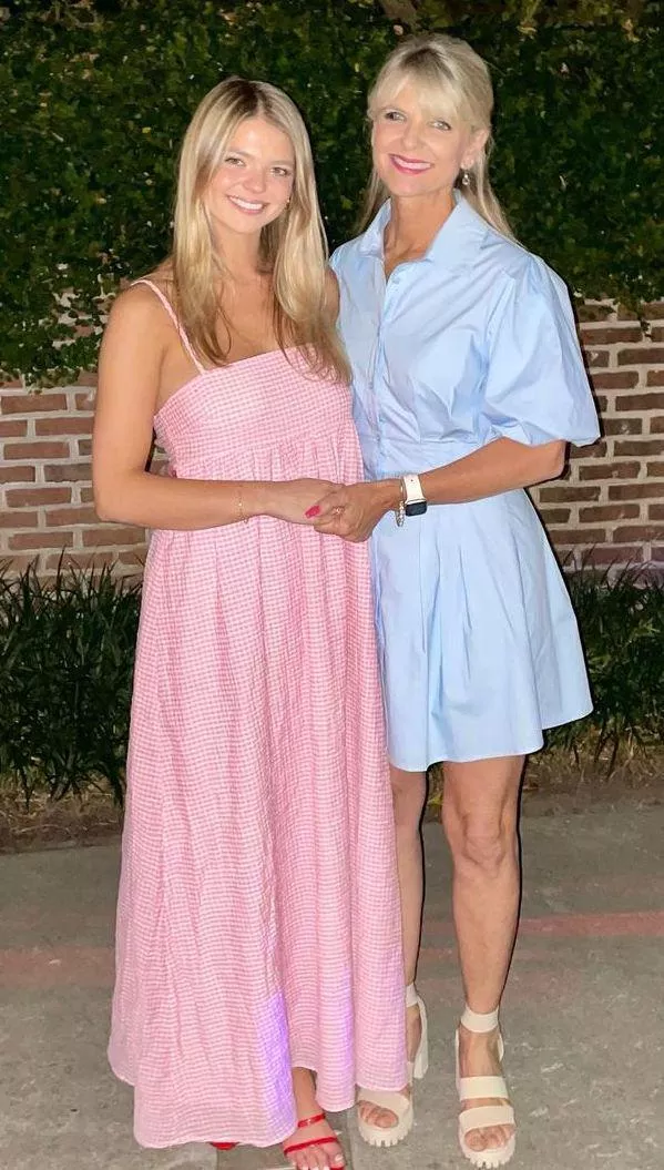 Who is wearing the buttplug? Mom or Daughter?