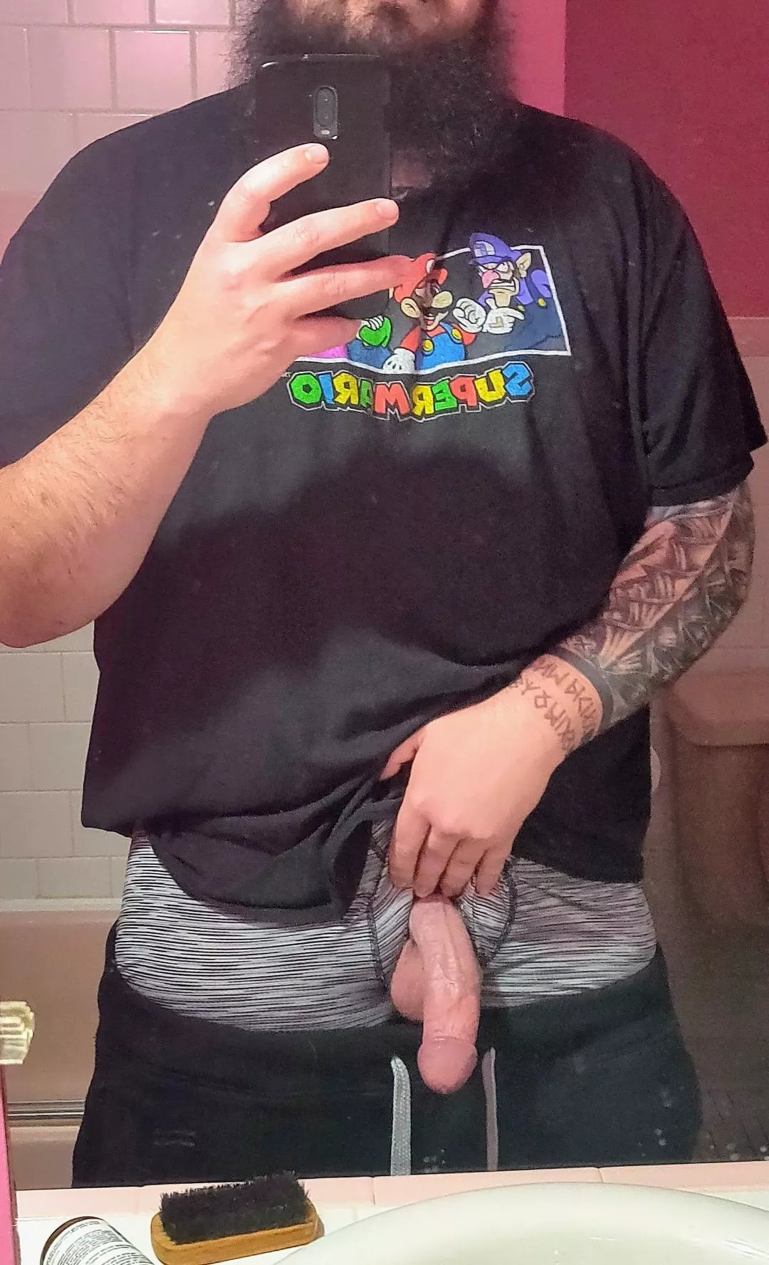 who likes big guys with big dicks?