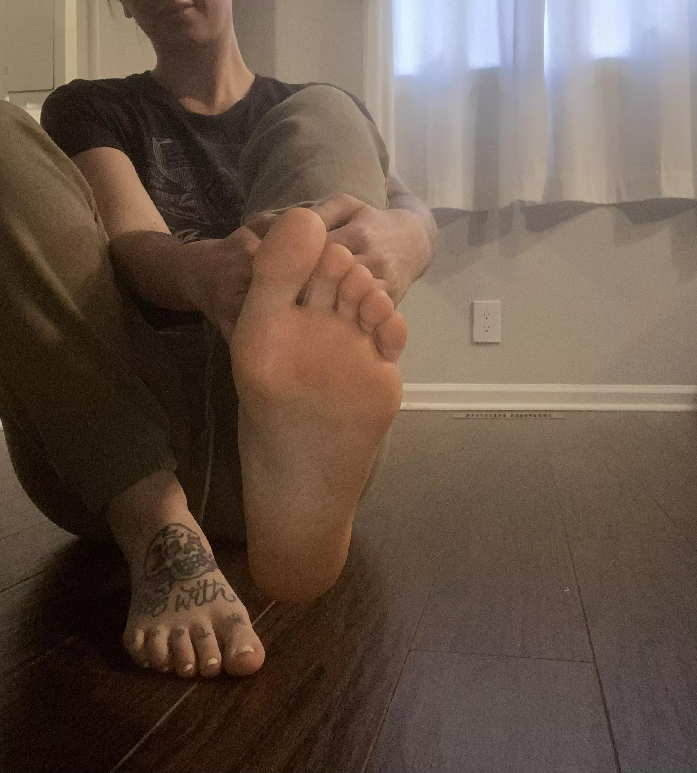 Who likes bottom of my feet:)?