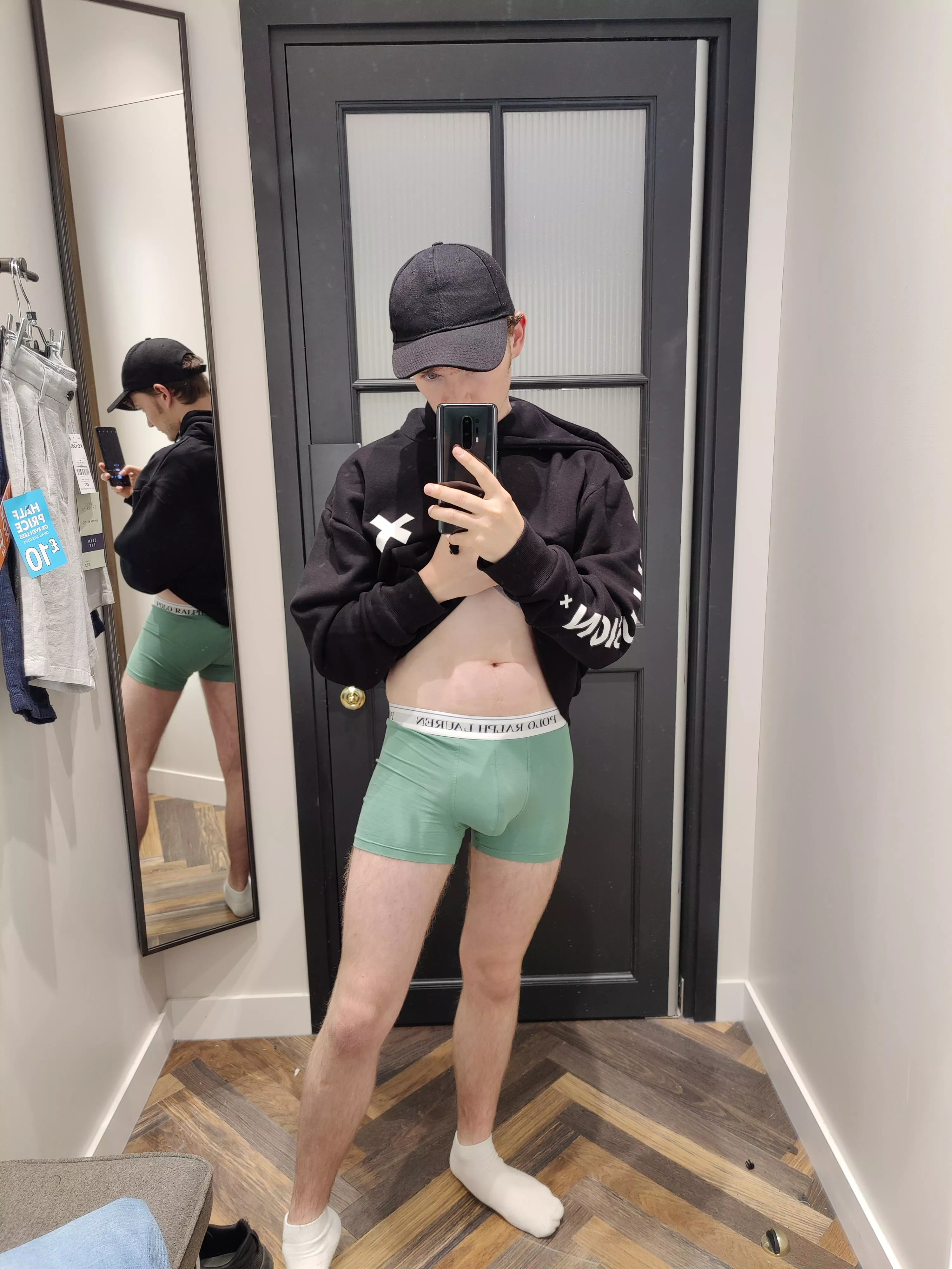 Who likes changing room pics?