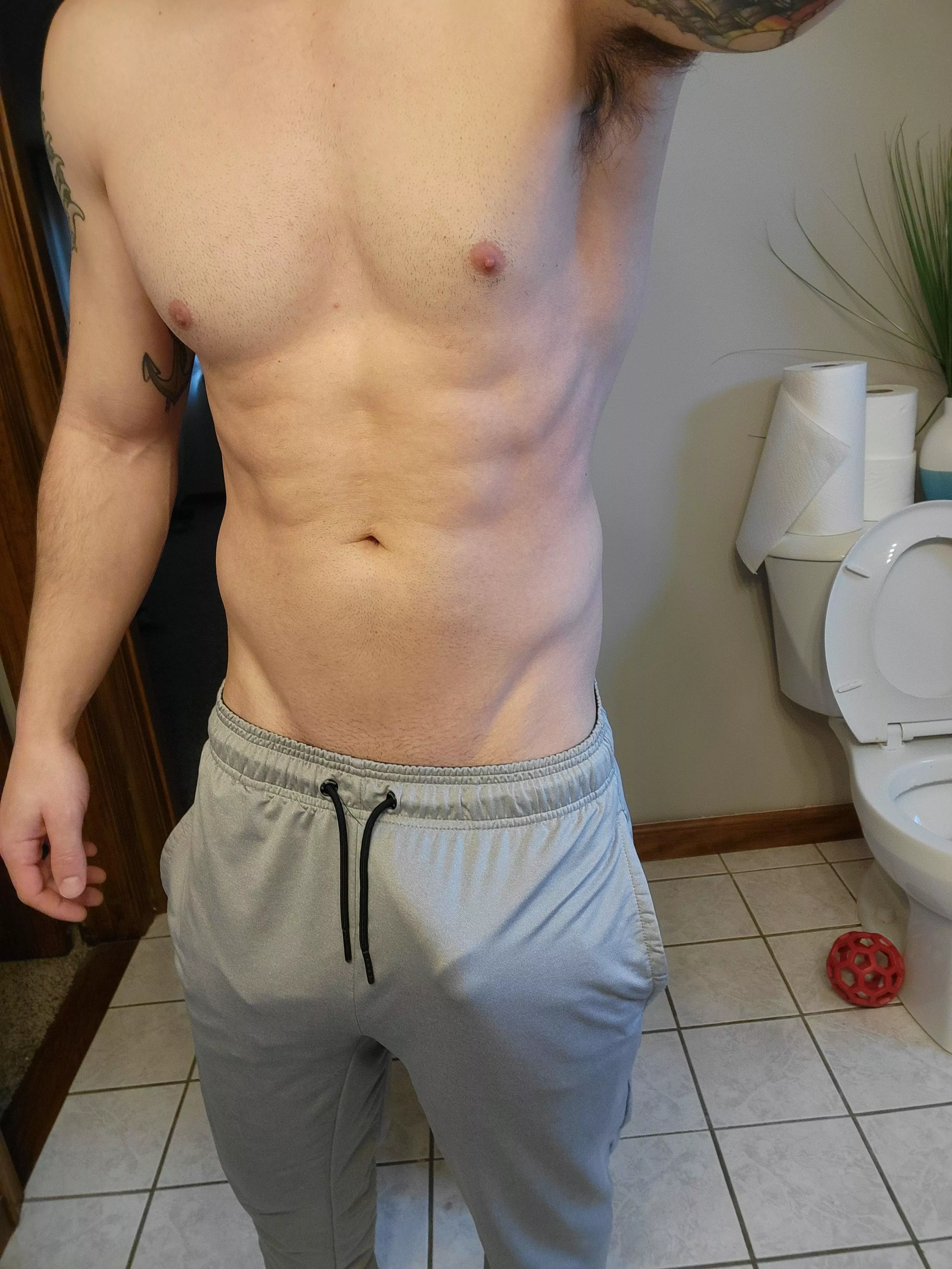 who likes grey sweatpants?