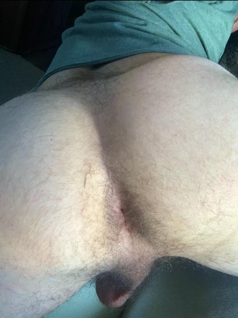 Who likes hairy pink hole?