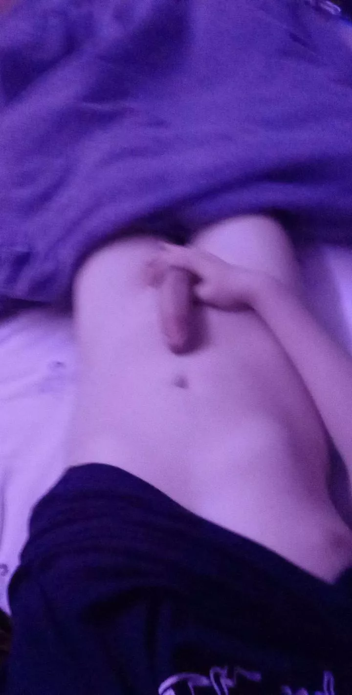 who likes my femboy dick~