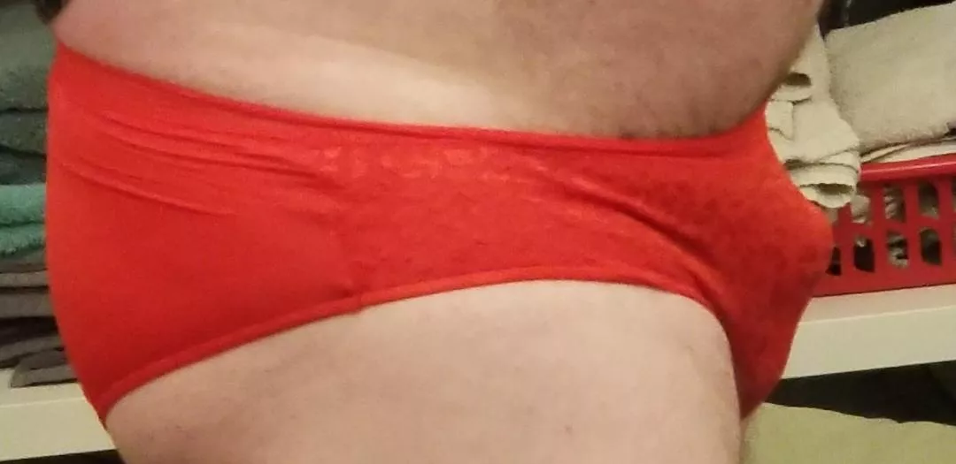 Who likes my gfs red panties?