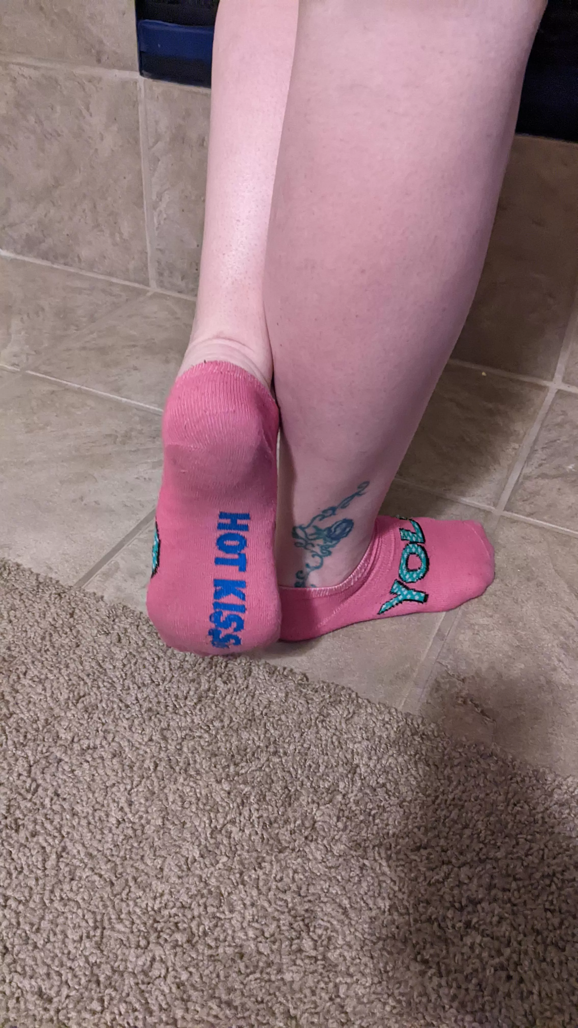 Who likes pink socks? 😝🦶🦶❤️