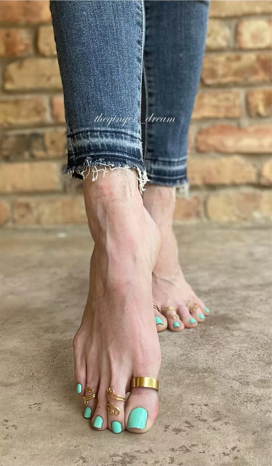 Who thinks my feet are gorgeous ?