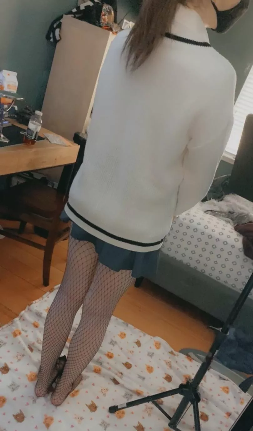 Who wanna be my cameraman? (Happy femboy Friday~)