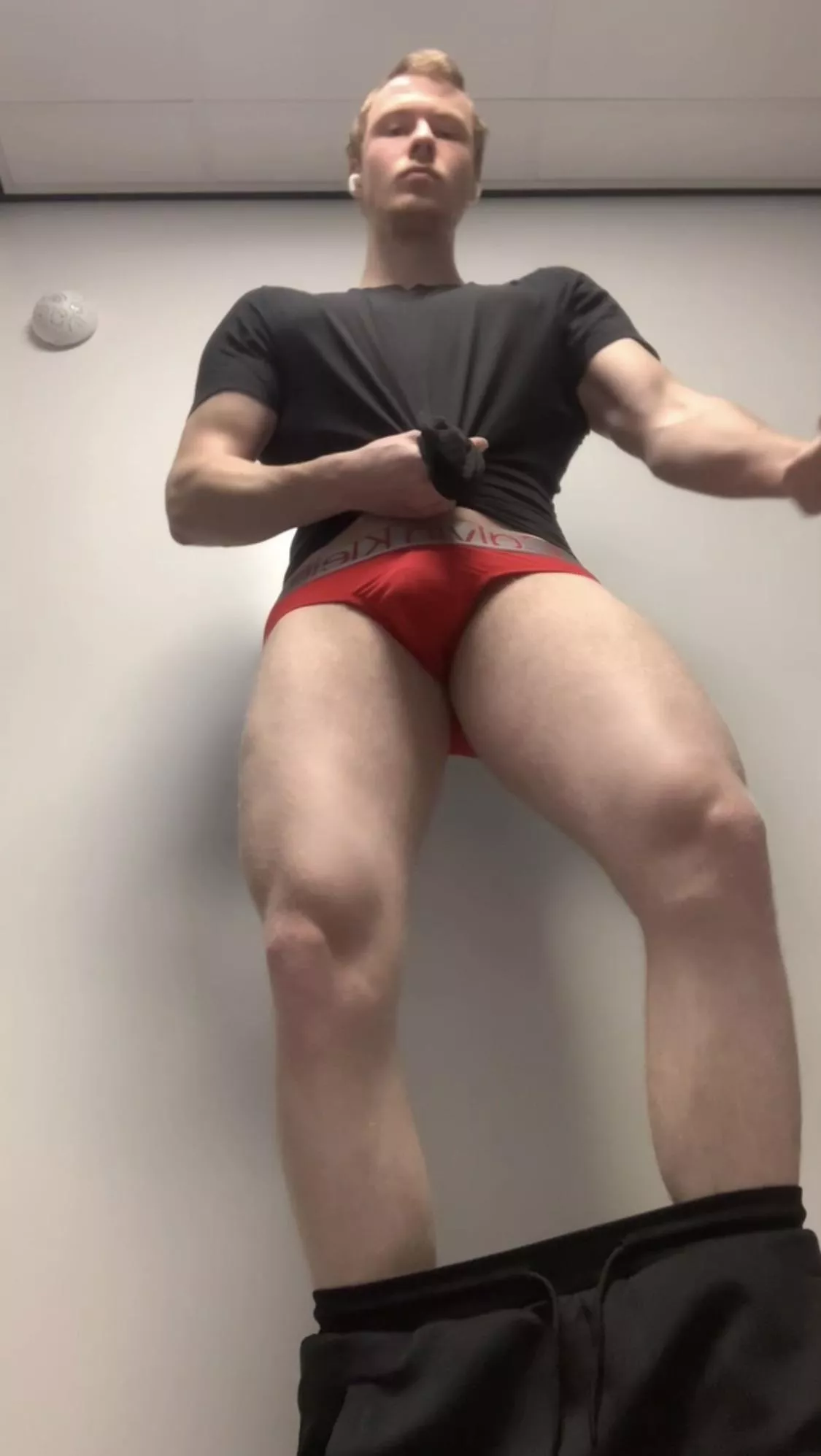 Who wants breeding against the wall in the gym toilets? I’ll [21] make everyone hear you ;)