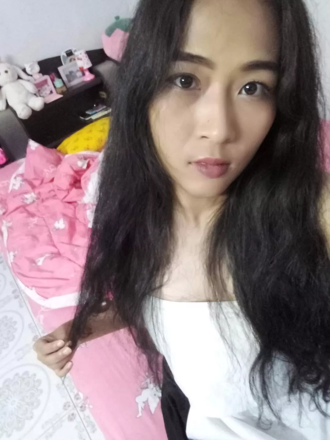 who wants to cum on my asian girl's face pic? let us see your cum on her