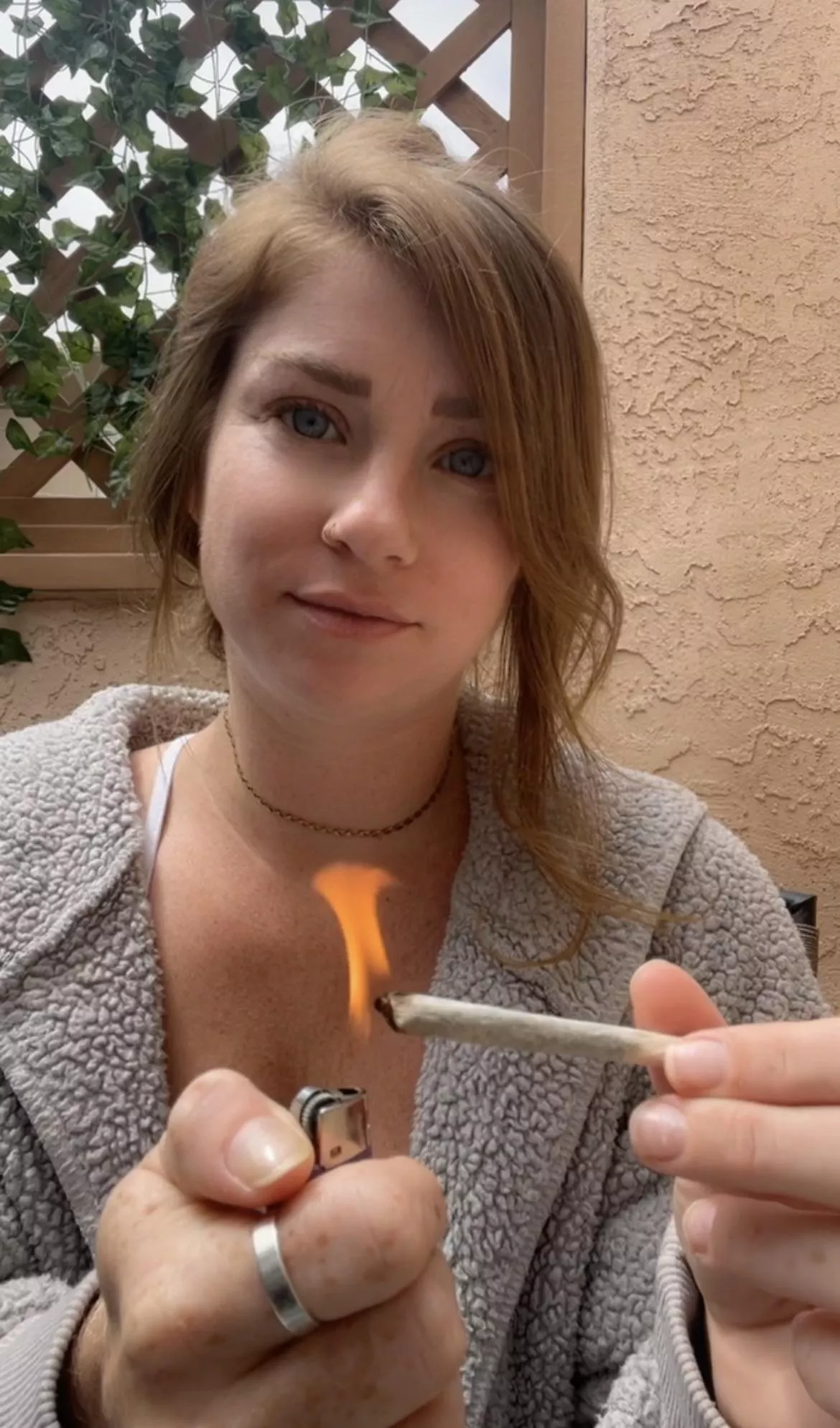 Who wants to light up & fuck? 🤷‍♀️ [28]