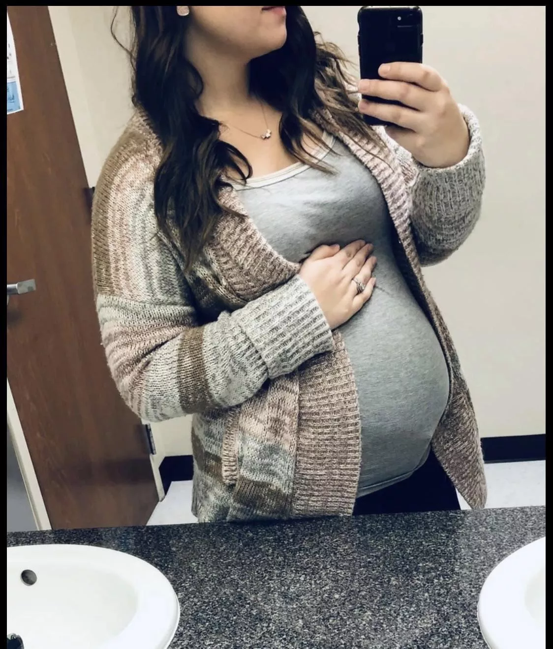 Who wants to see more of this cute little preggo wife? K I K theetge73 to jerk to her. Even better if you have second screen