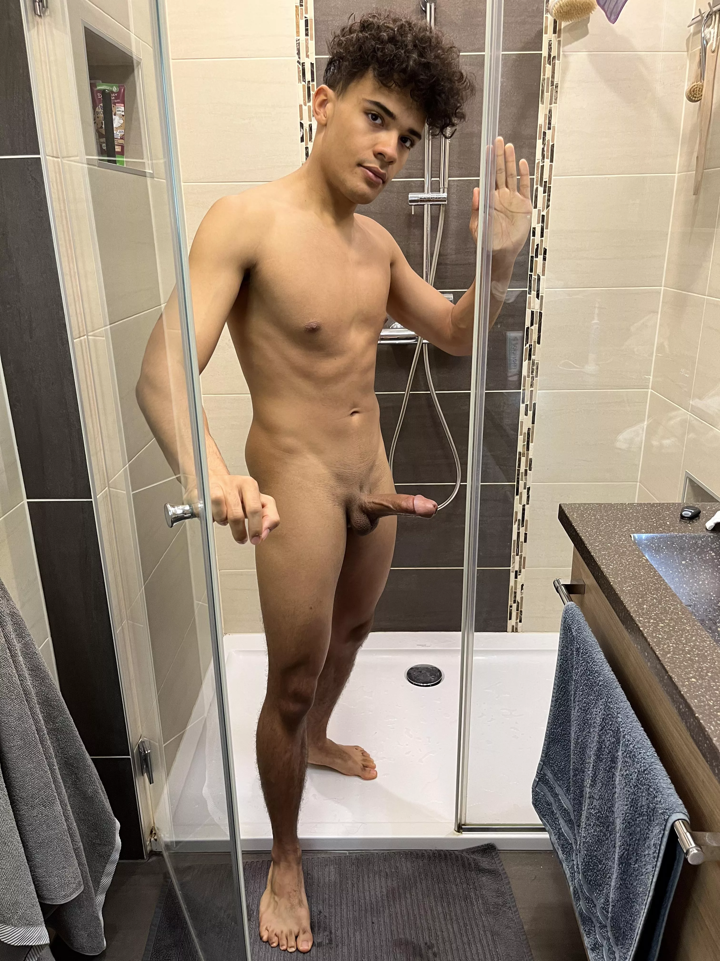 Who wants to shower with me? 🧼