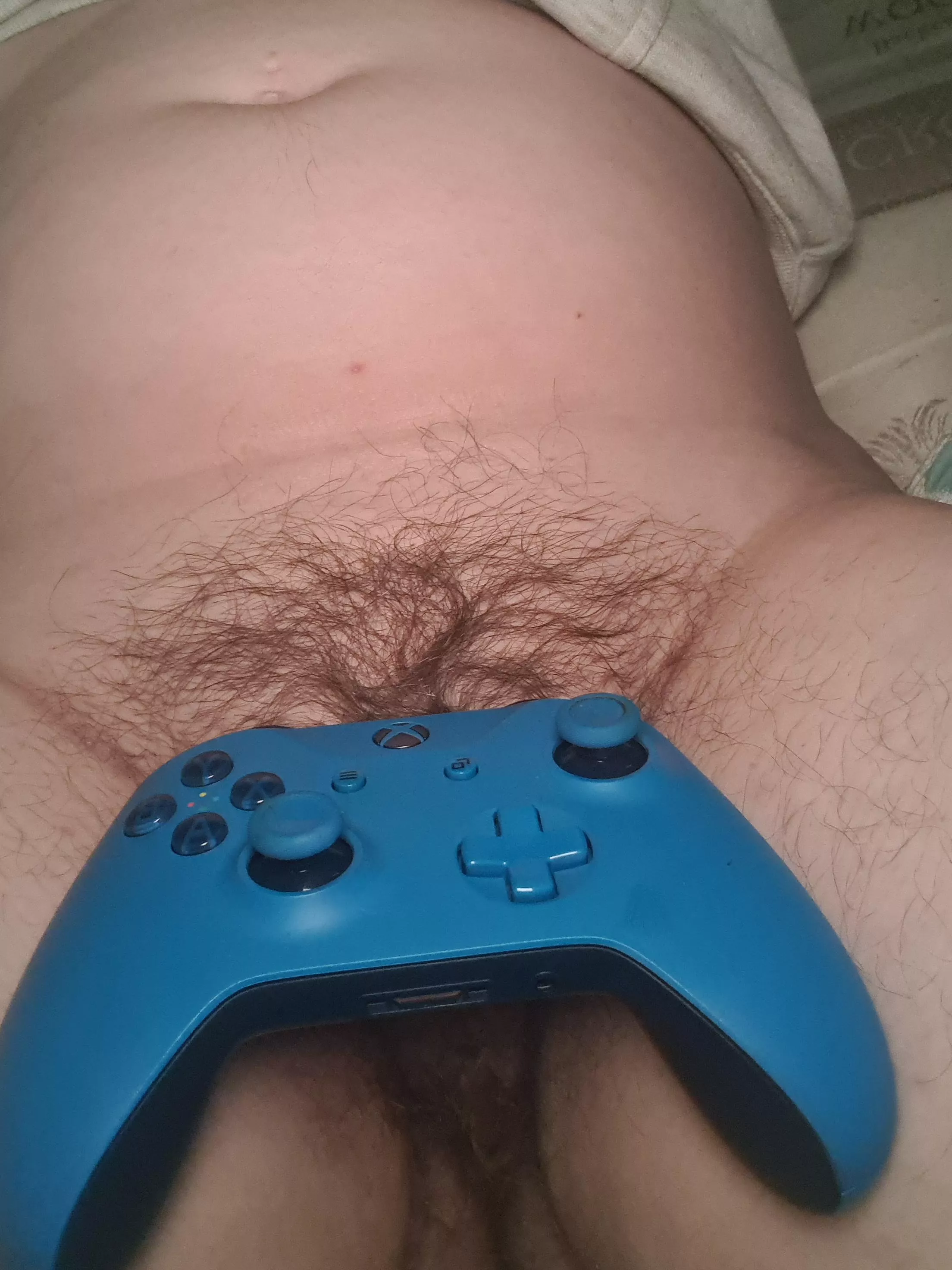 who wants to suck on this hairy pussy while I'm gaming ðŸ˜œðŸ˜ˆ