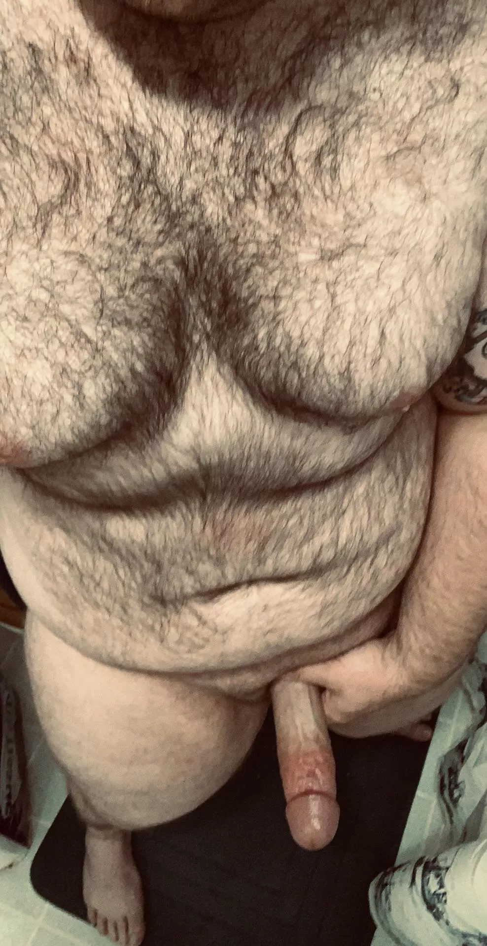 Who wants to touch my thicc hairy body?