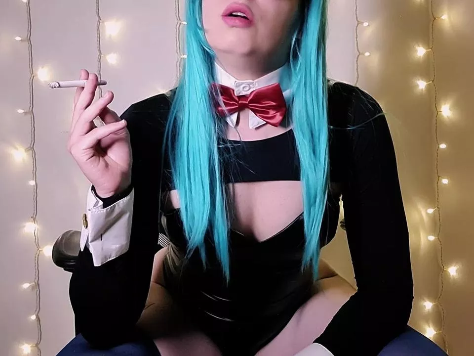 Who would imagine that Bulma could be a sexy smoker, right?