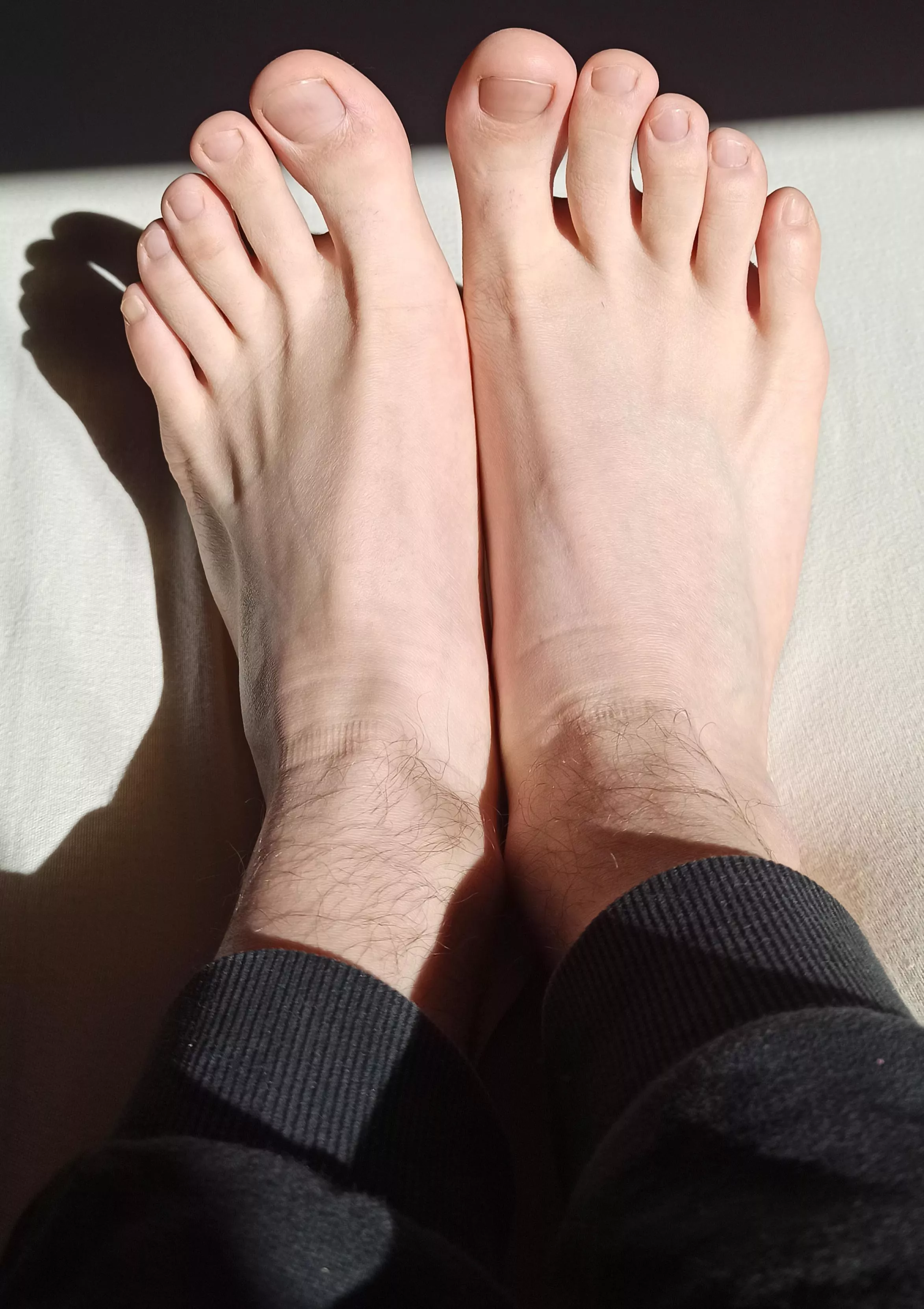 Who would suck my toes? ;)