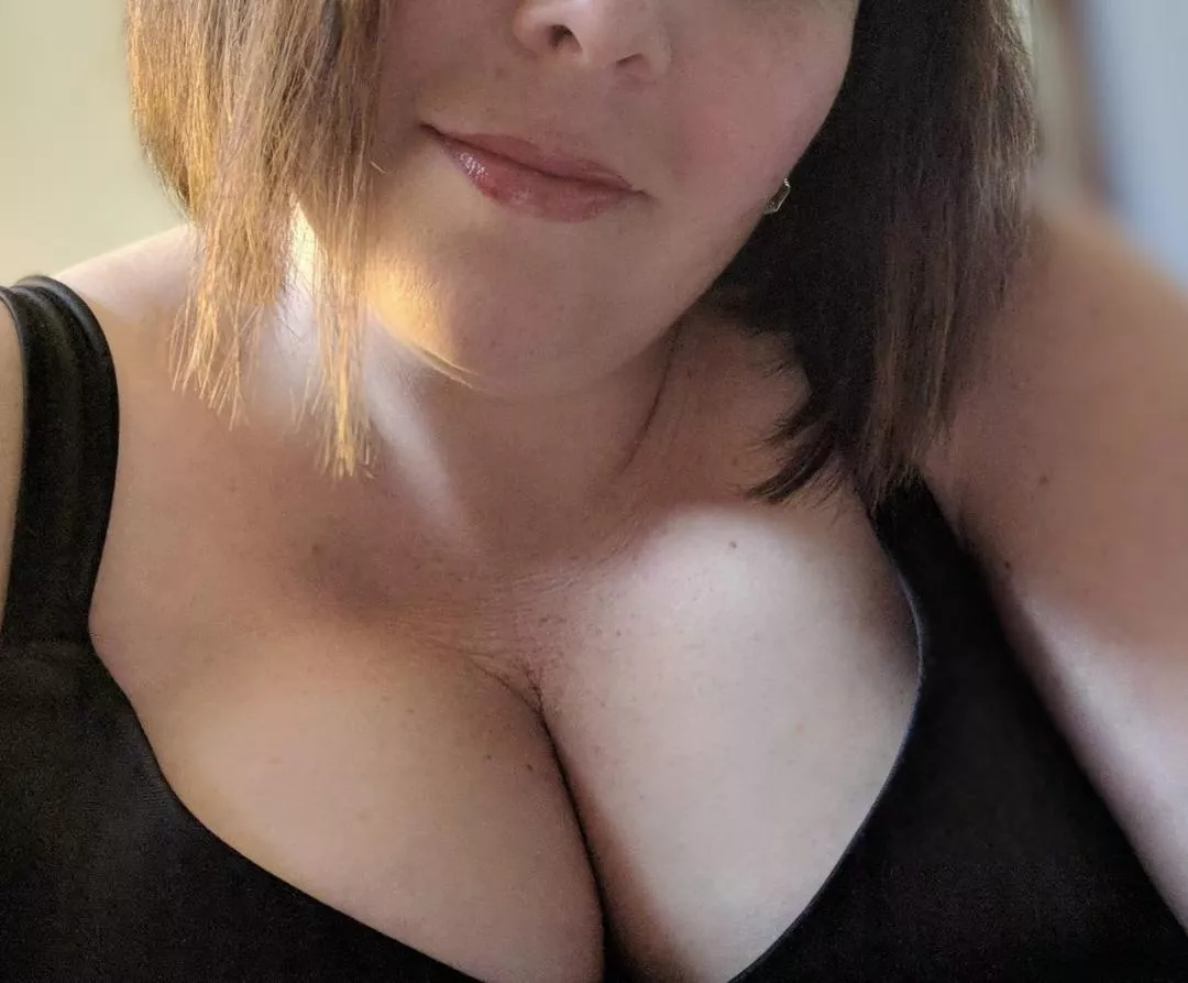 Why do you think I'm smiling? (f)