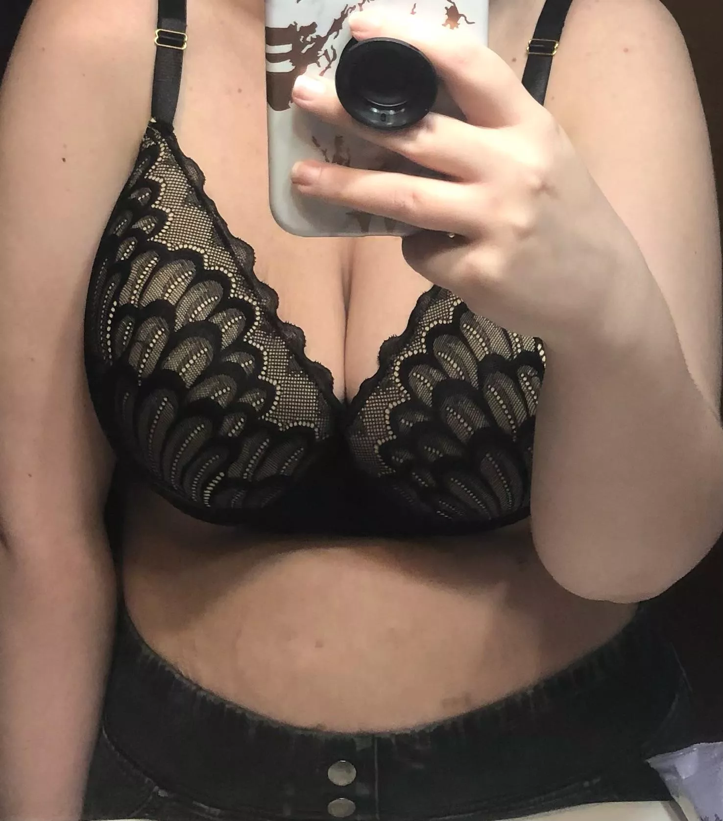 wife (33) getting ready for the day. 😍