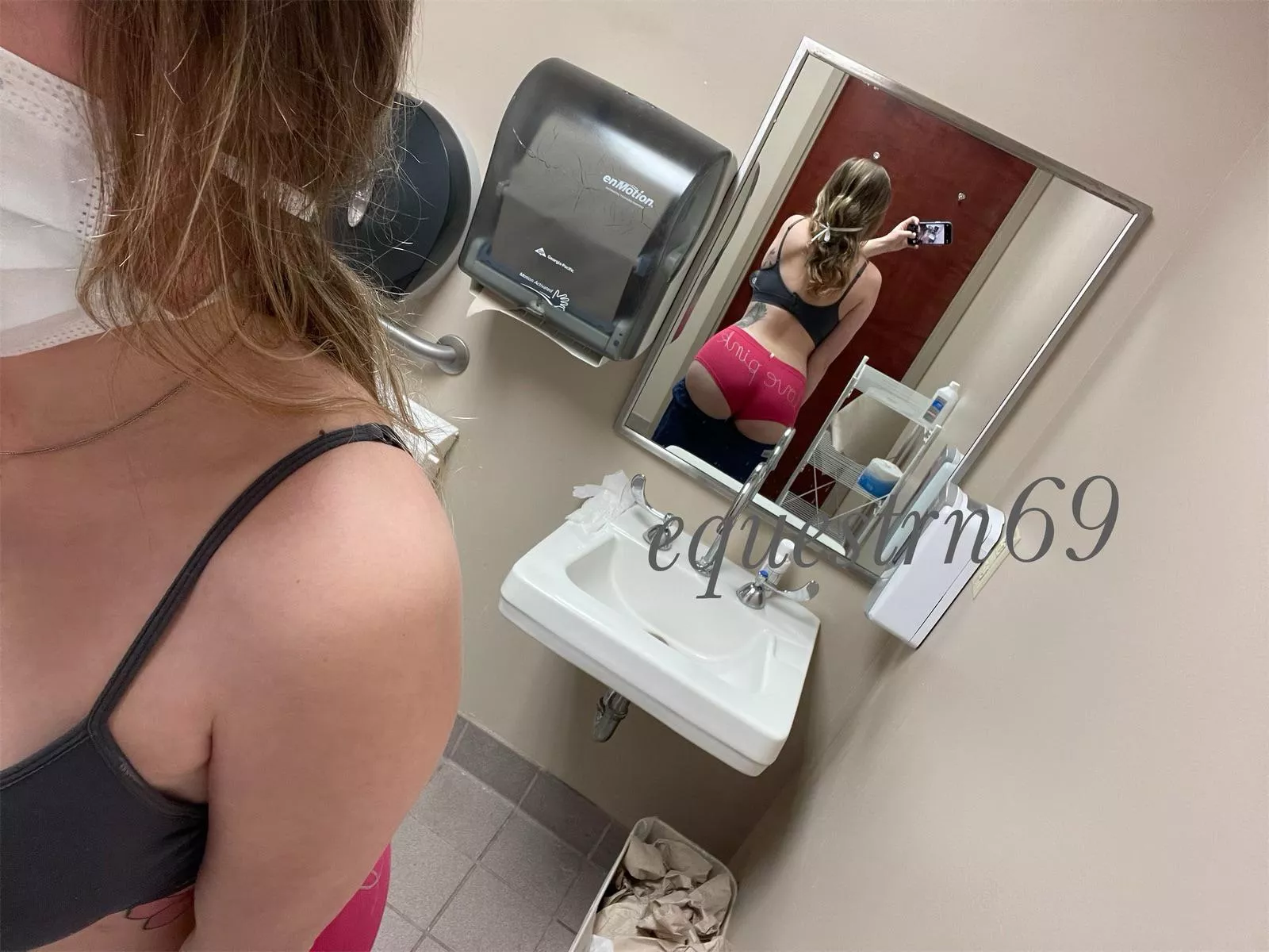 Wife likes to send me sexy pictures from work