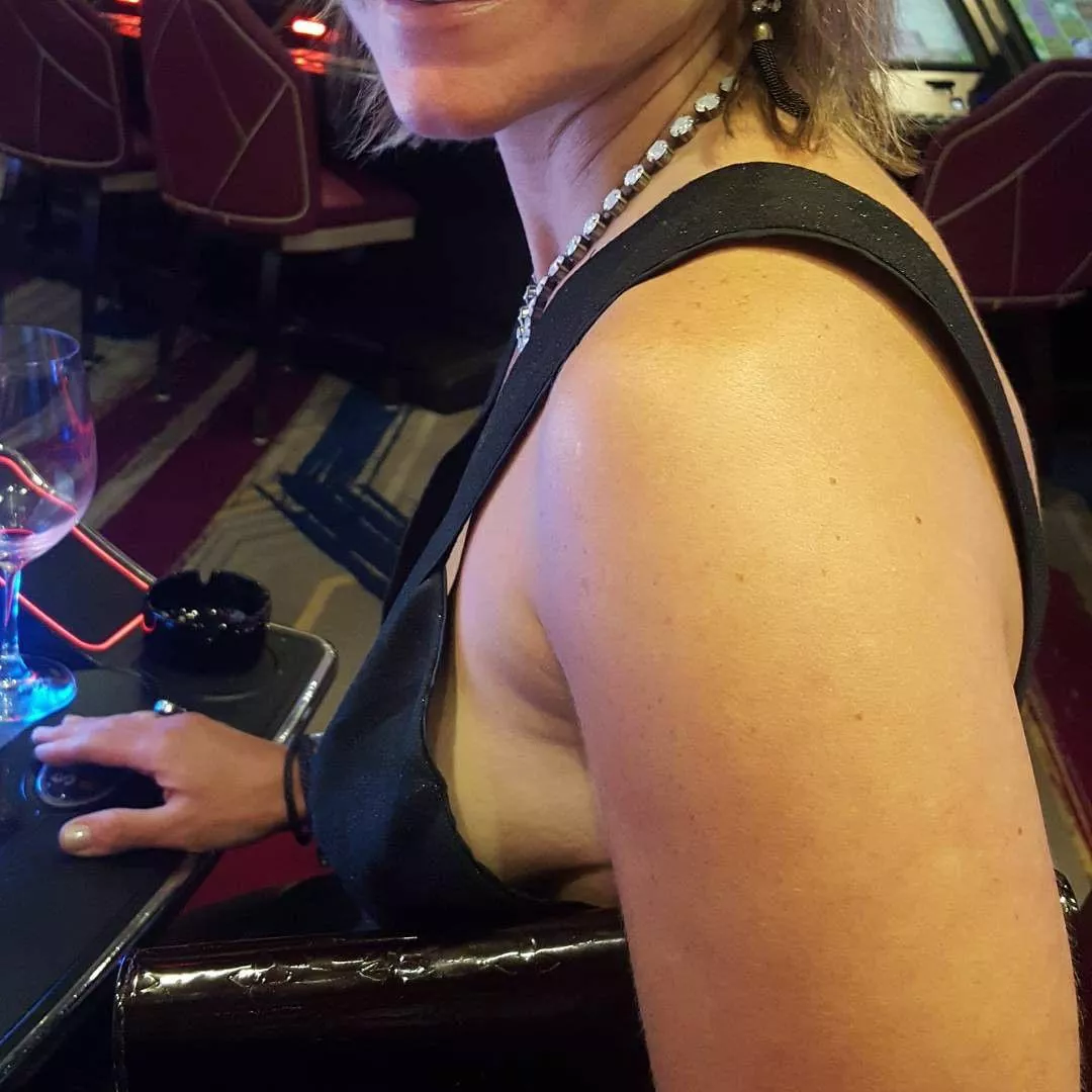 wife's sideboob in Vegas. thoughts?