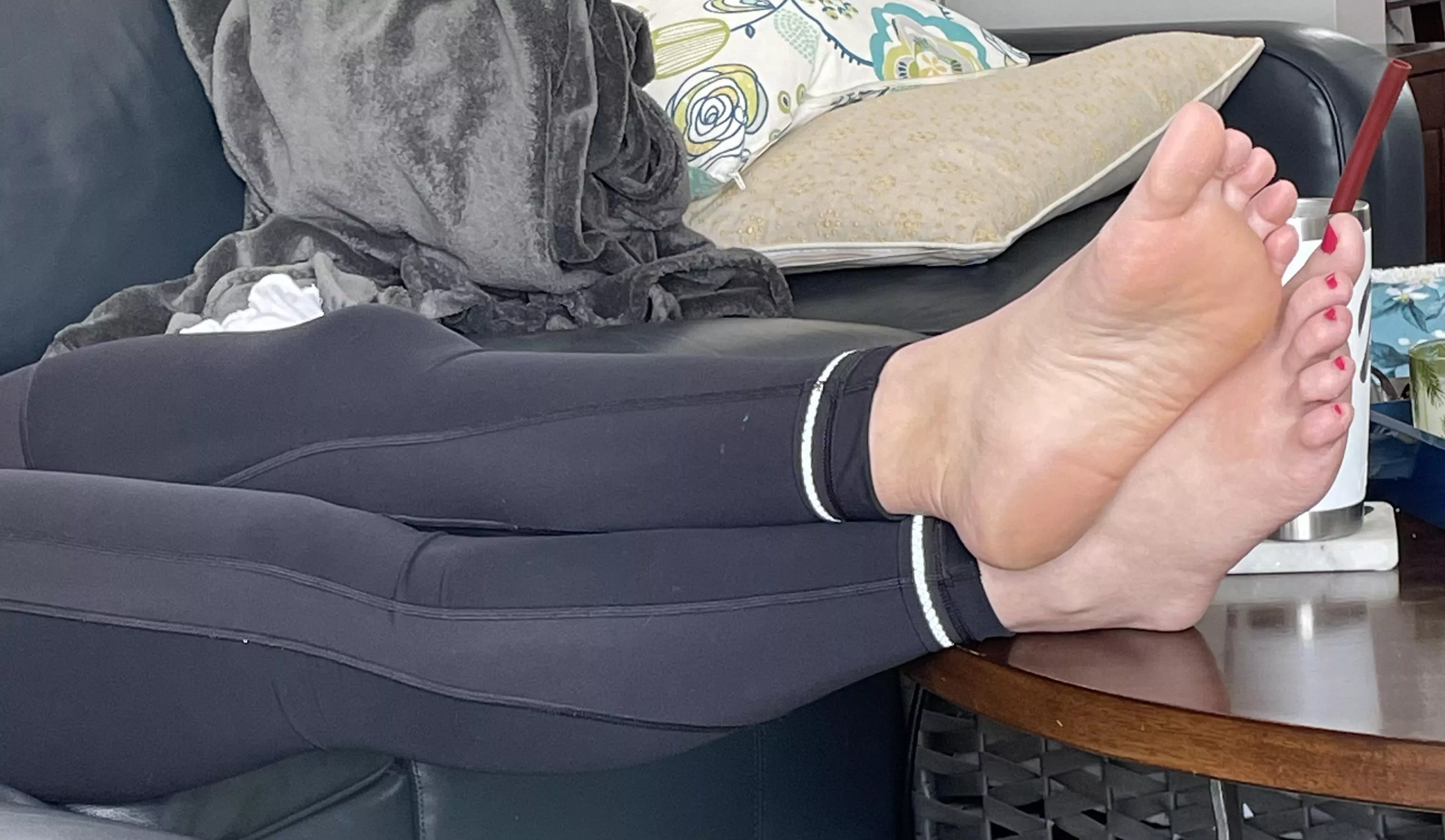 Wifey 41yo workout tights and smelly feet