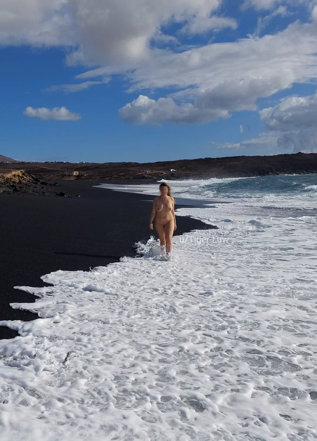 wild and free in a landscape just as rough. This black sand also gave the best foot rub ever !