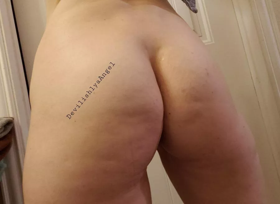 Will you guys show that my wife ass is appreciated? she's has some doubt.