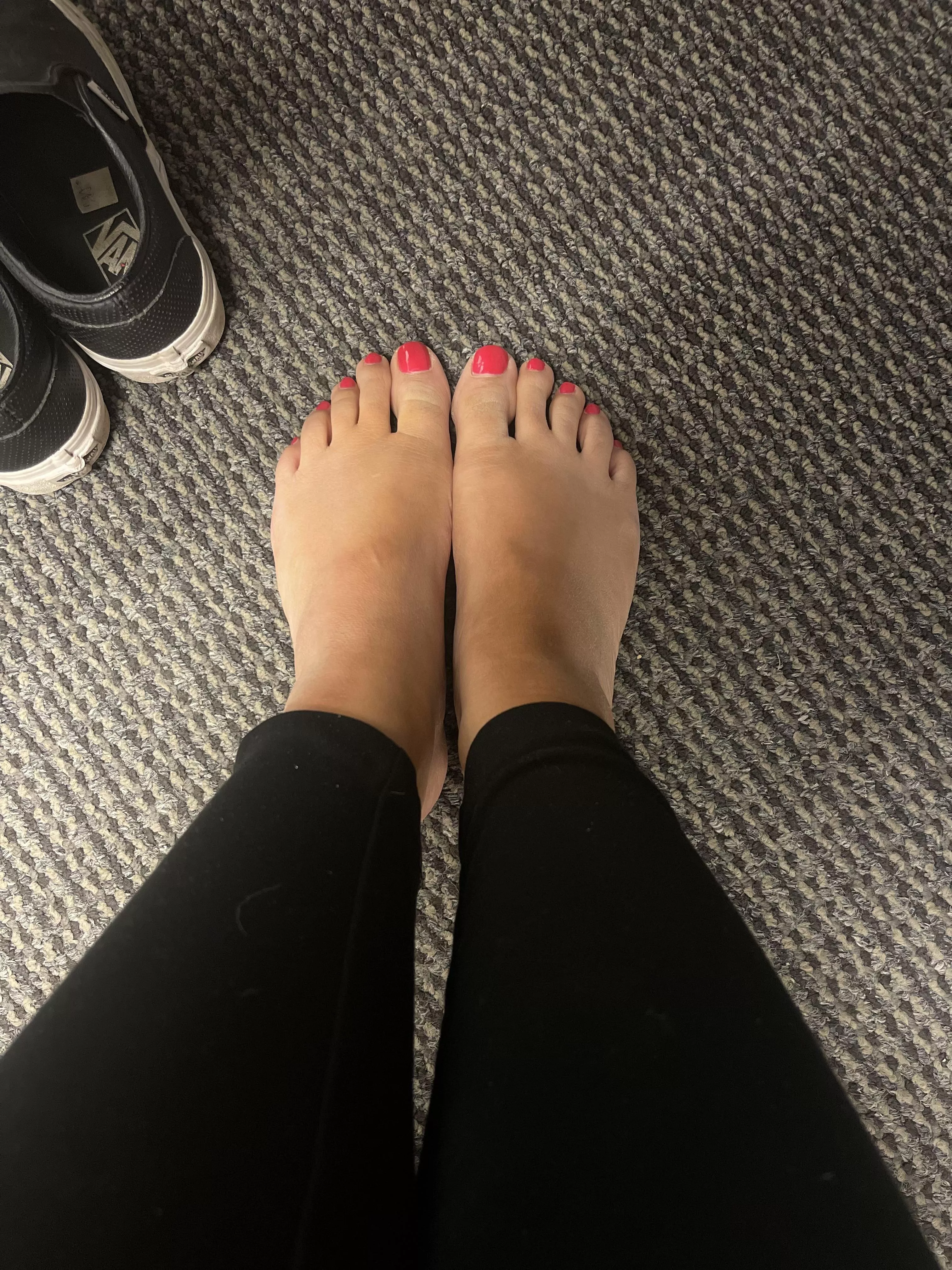 Wish someone was under my desk sucking my toes