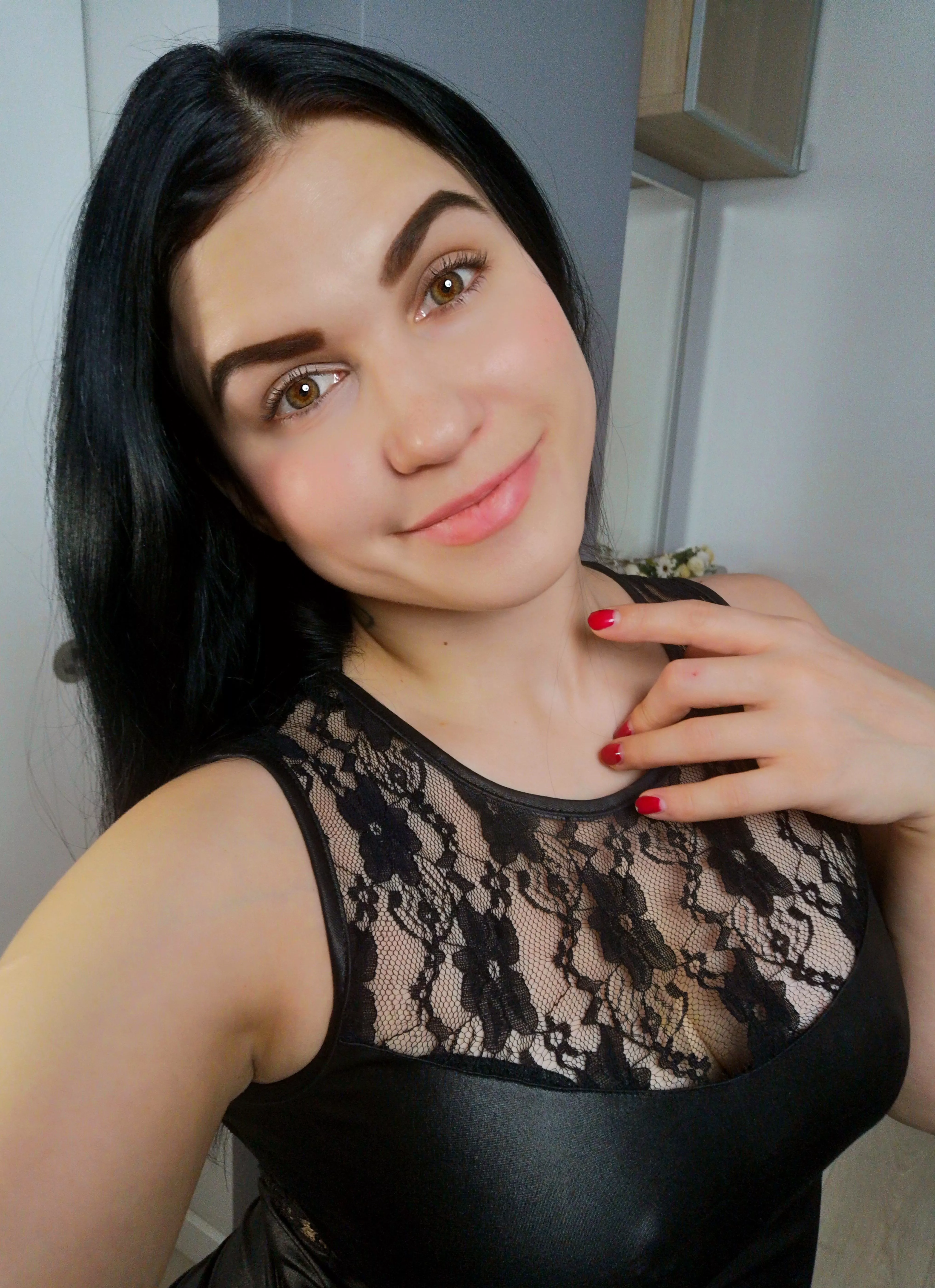 Wish you a great start of the week kitties 😻 I'm online now: https://m.chaturbate.com/tiny_hat/