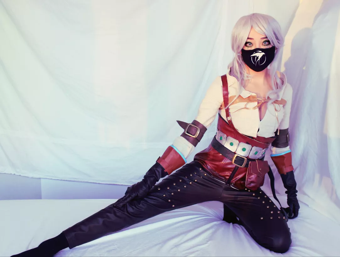 Witcher Ciri Cosplay by celinechats