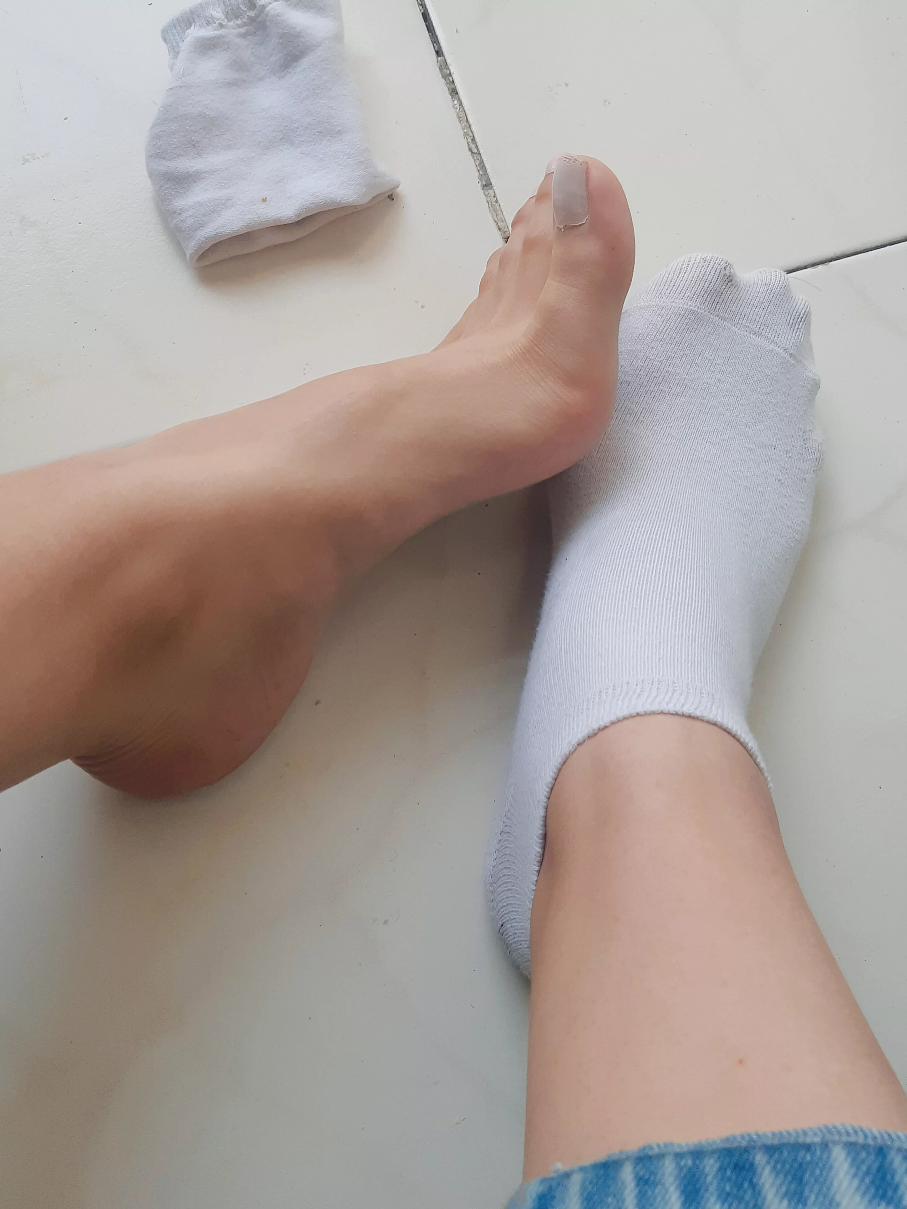 WITH OR WITHOUT ðŸ§¦? [OC] [female]