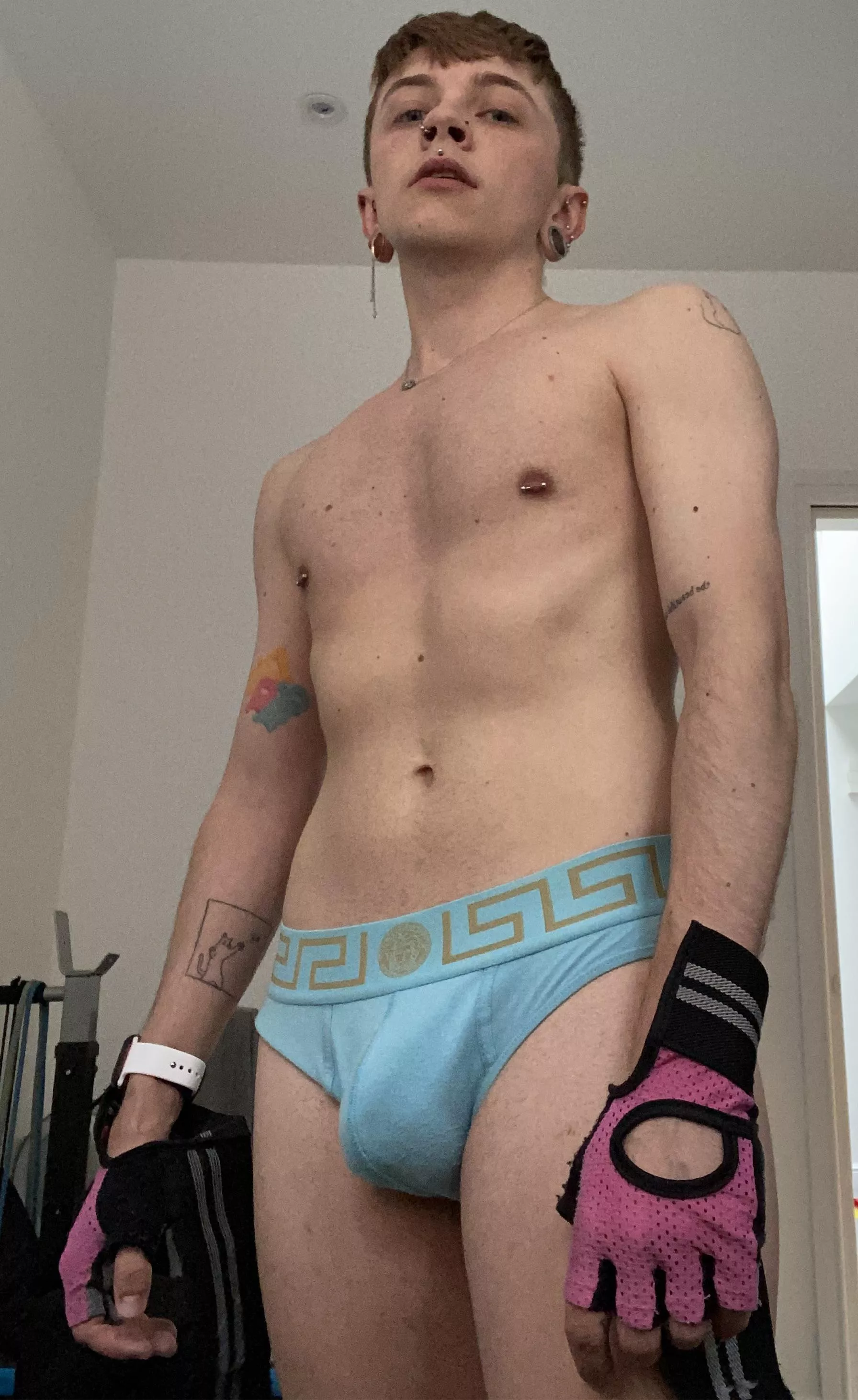 Working out in just my underwear gets me really horny 😈