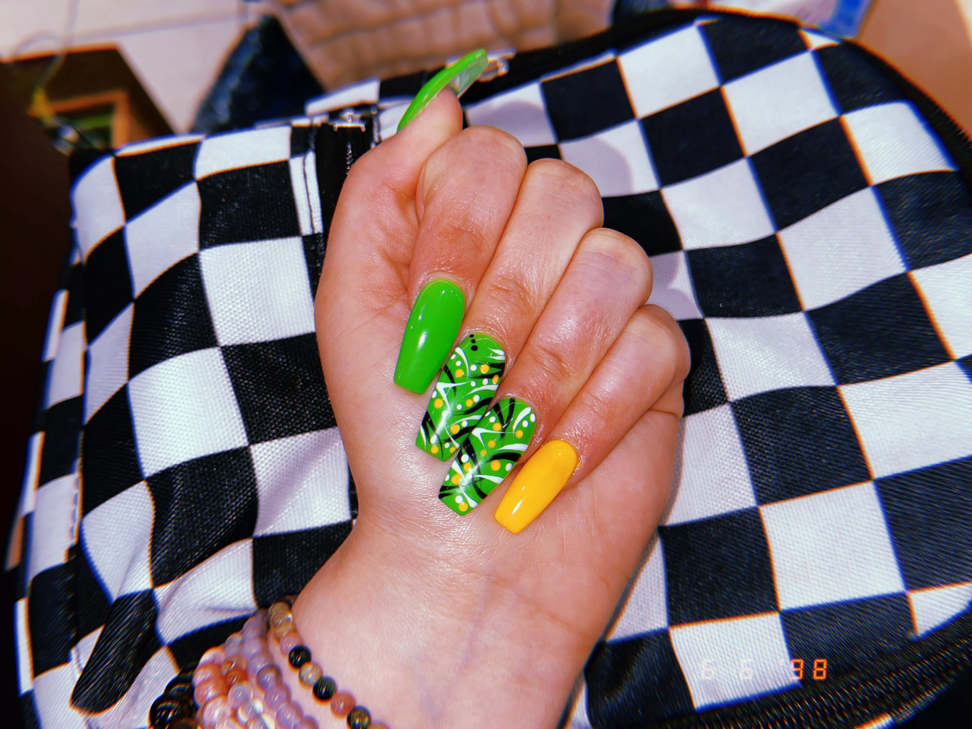 Worship my 90s summer vibe nails, you know you love them 🌴💛