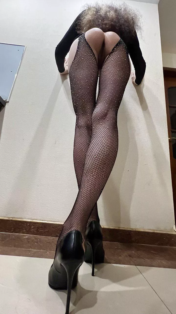 Worship my ass with heels on mmmm