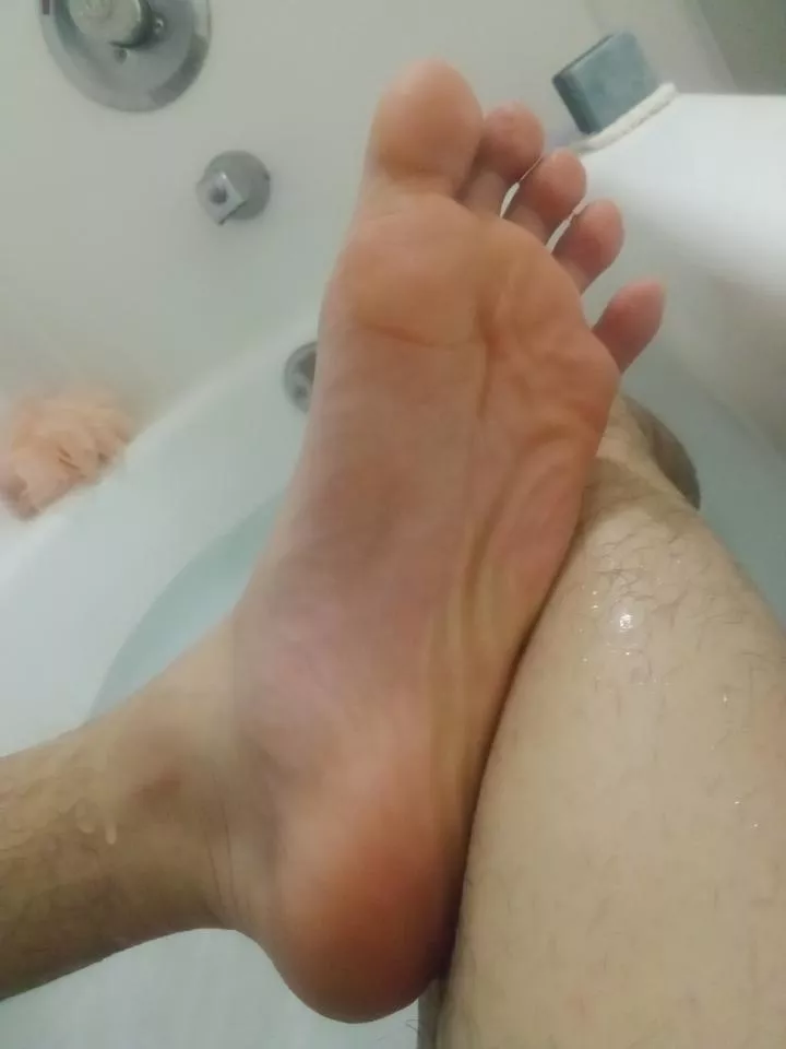 worship my feet while I bathe