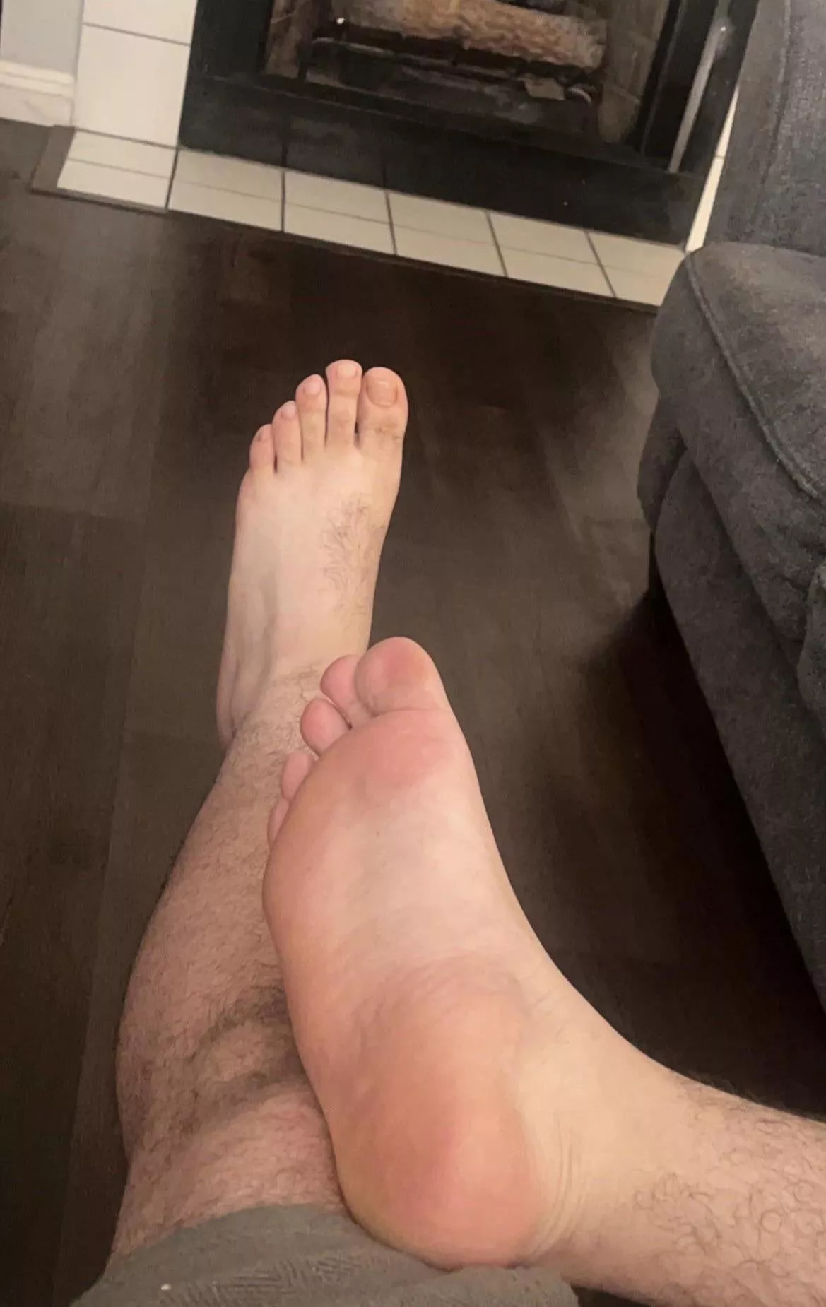 Worship my feet while I lay back