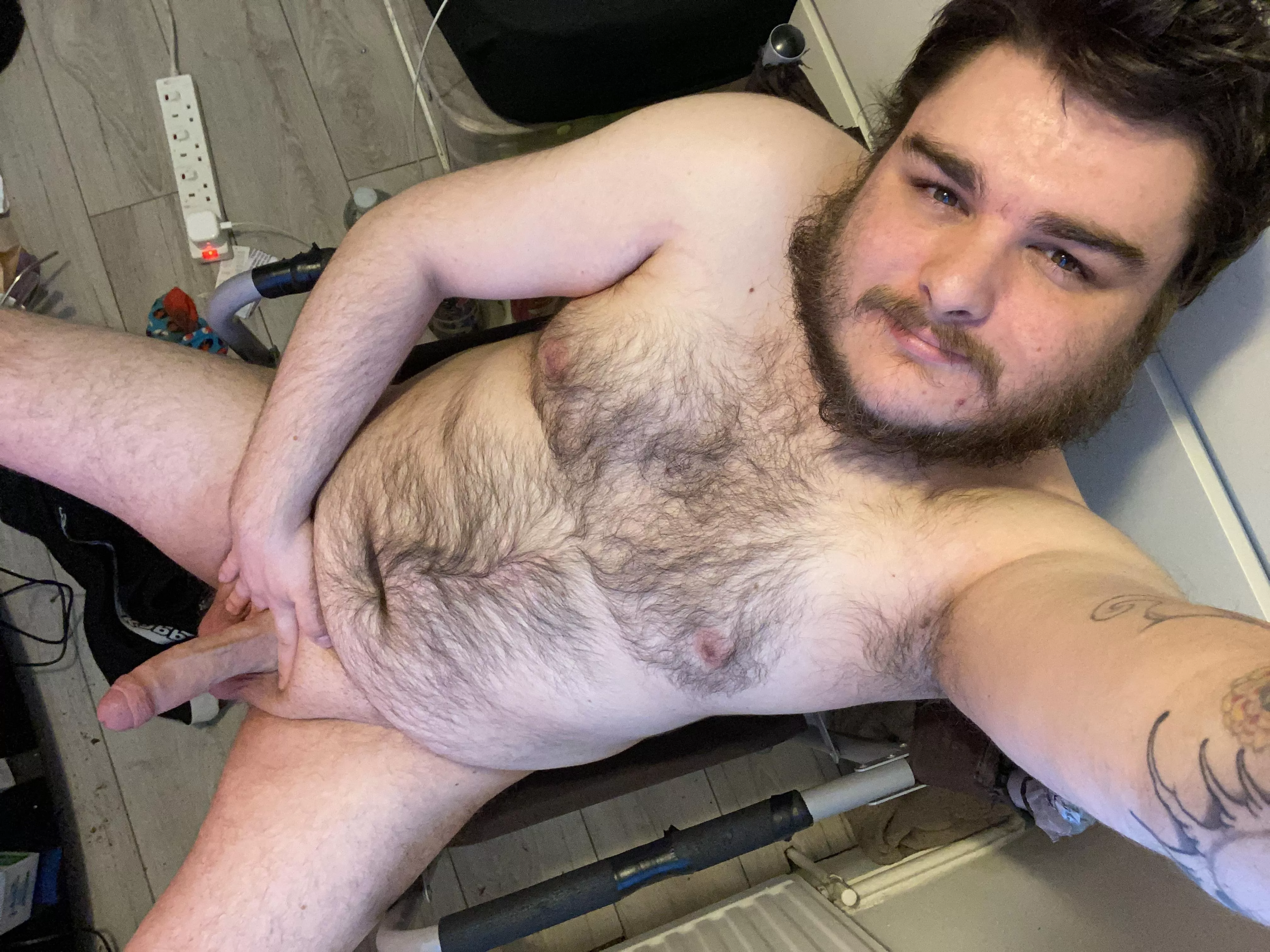 Would any ladies like to come take a bumpy seat on a thicc hairy dude?