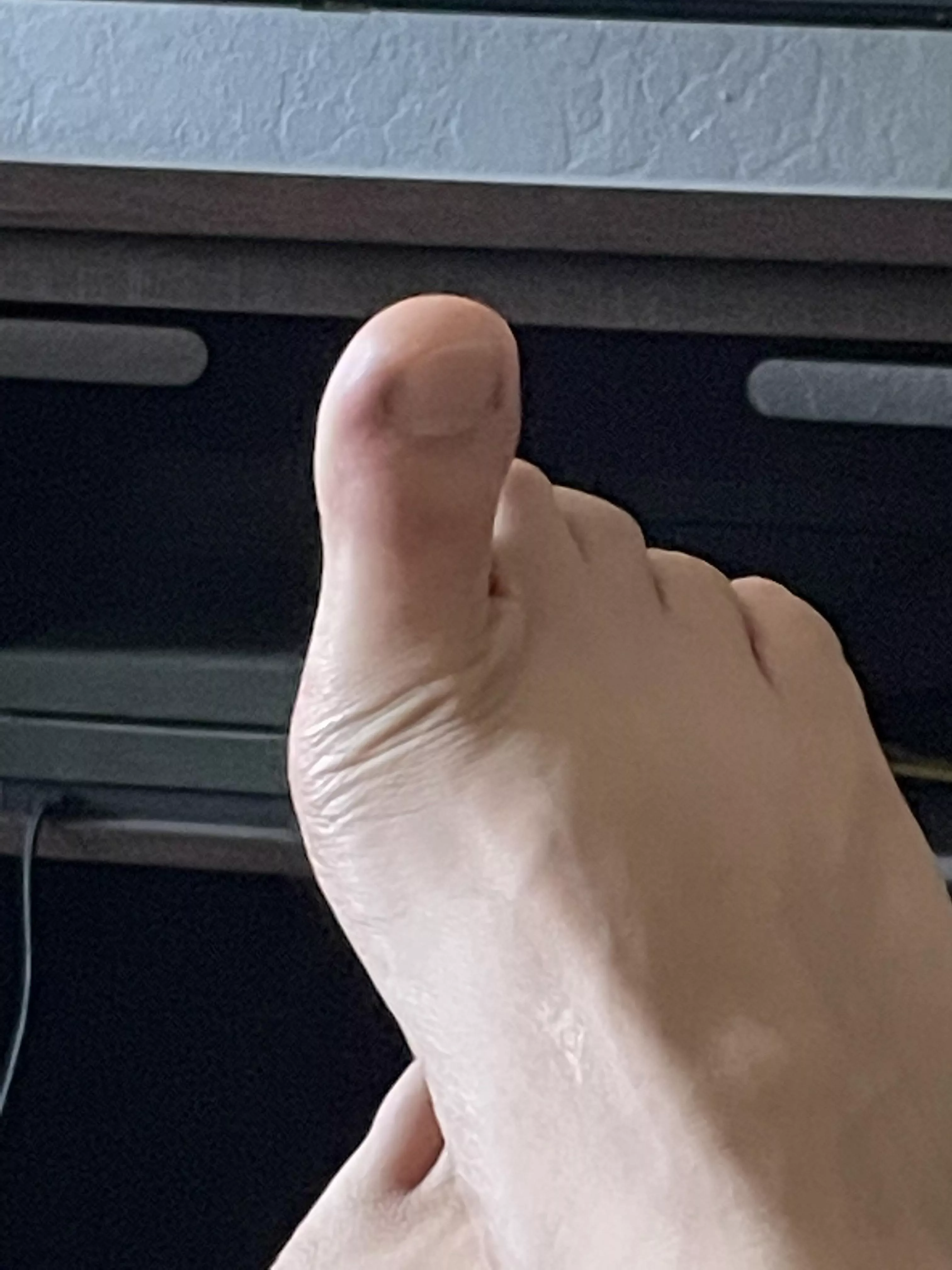 Would anyone actually fuck my toe ?