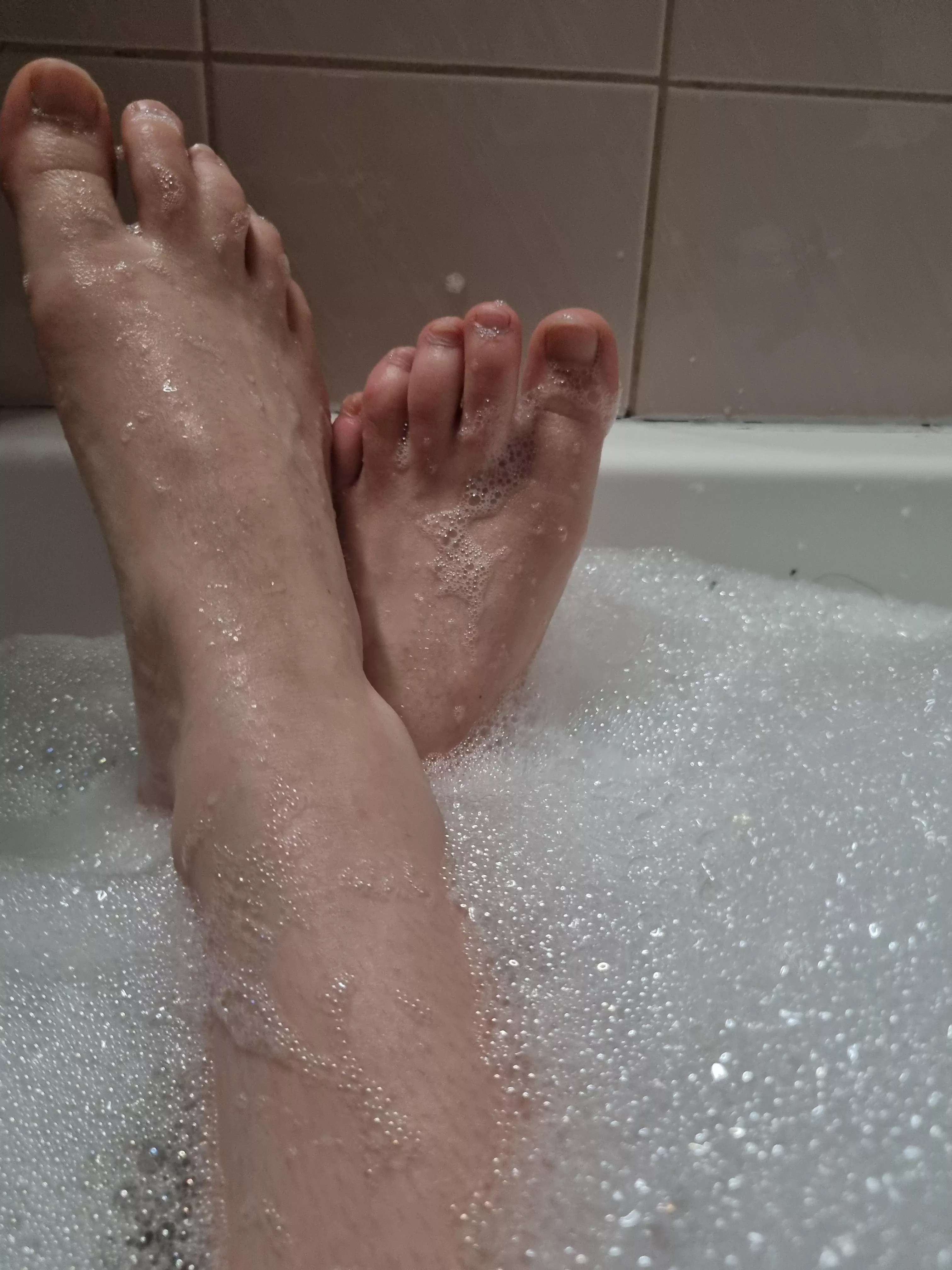 would love to give you a footjob