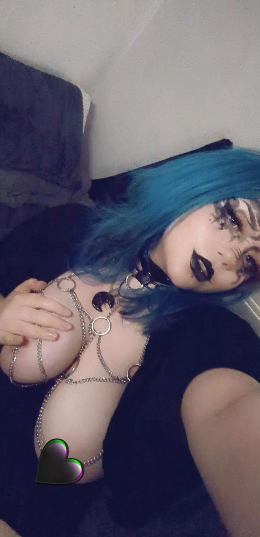 would you cop a XL goth gf? 👀😏