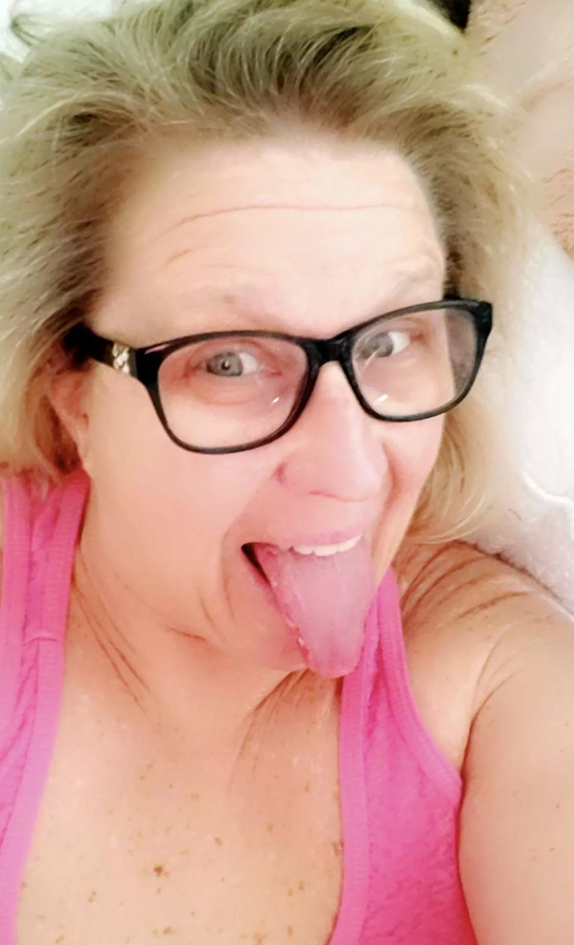 Would you fuck this gilf?