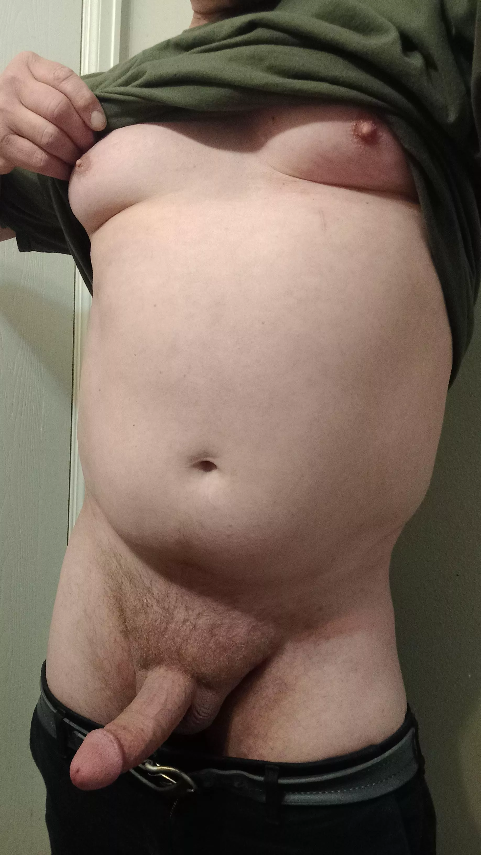 Would you get on your knees for a Chubby Dude like me?