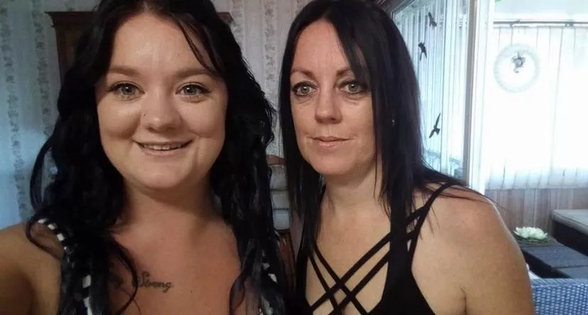 Would you join a facefuck/Bukakke on this mother/daughter duo?