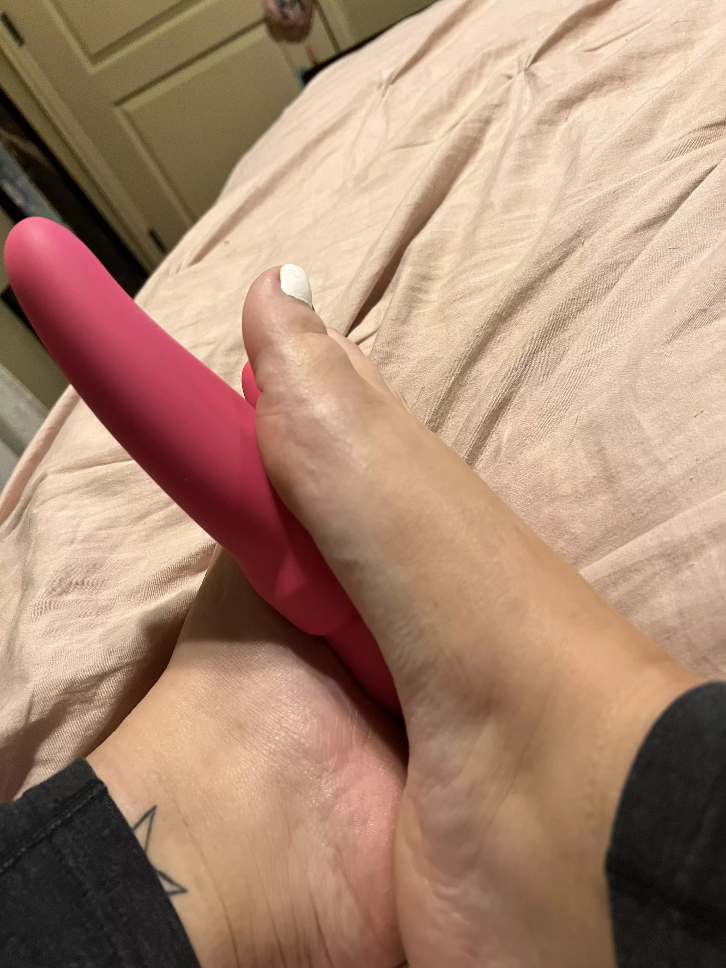 Would you let me give you a footjob??