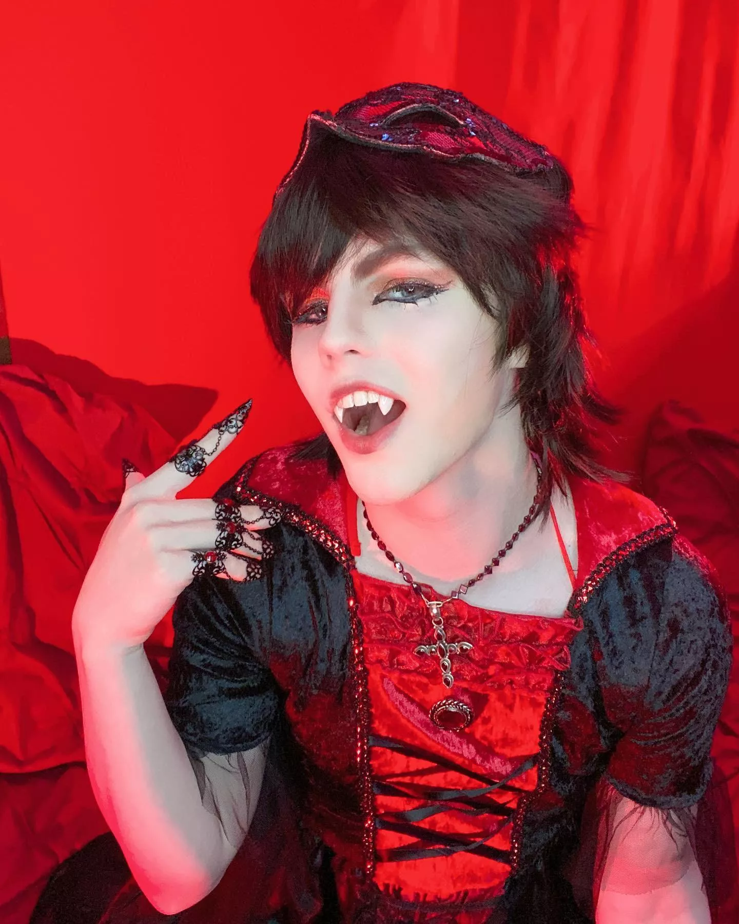 Would you let the vampire femboy bite you 😳